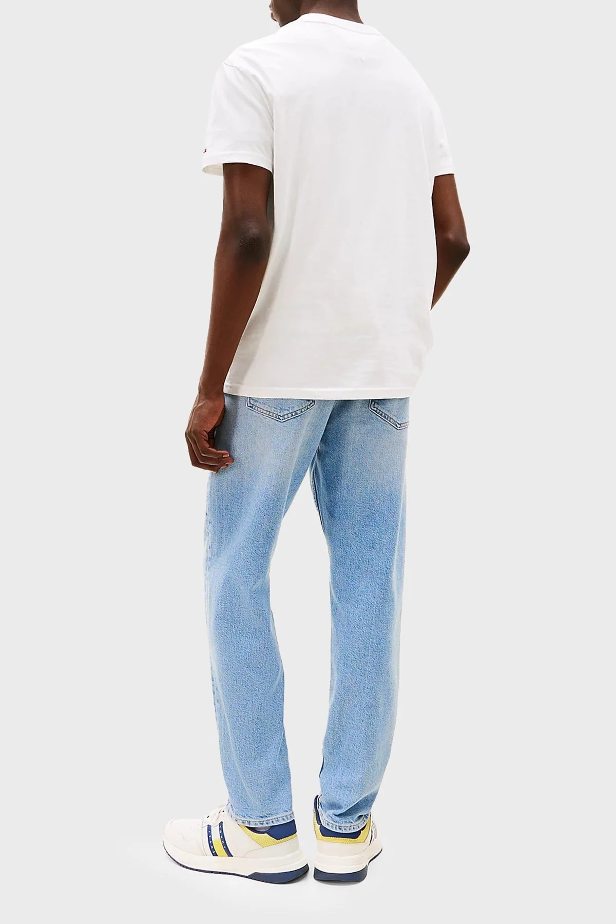 Tommy Jeans % 100 Pamuk Regular Fit Grafiti Logolu Erkek T Shirt DM0DM20817 YBL BEYAZ - 3