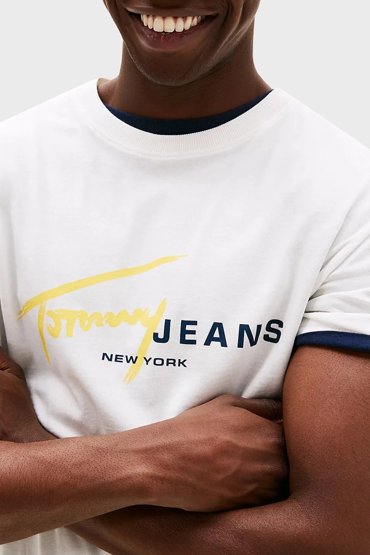 Tommy Jeans % 100 Pamuk Regular Fit Grafiti Logolu Erkek T Shirt DM0DM20817 YBL BEYAZ - 4