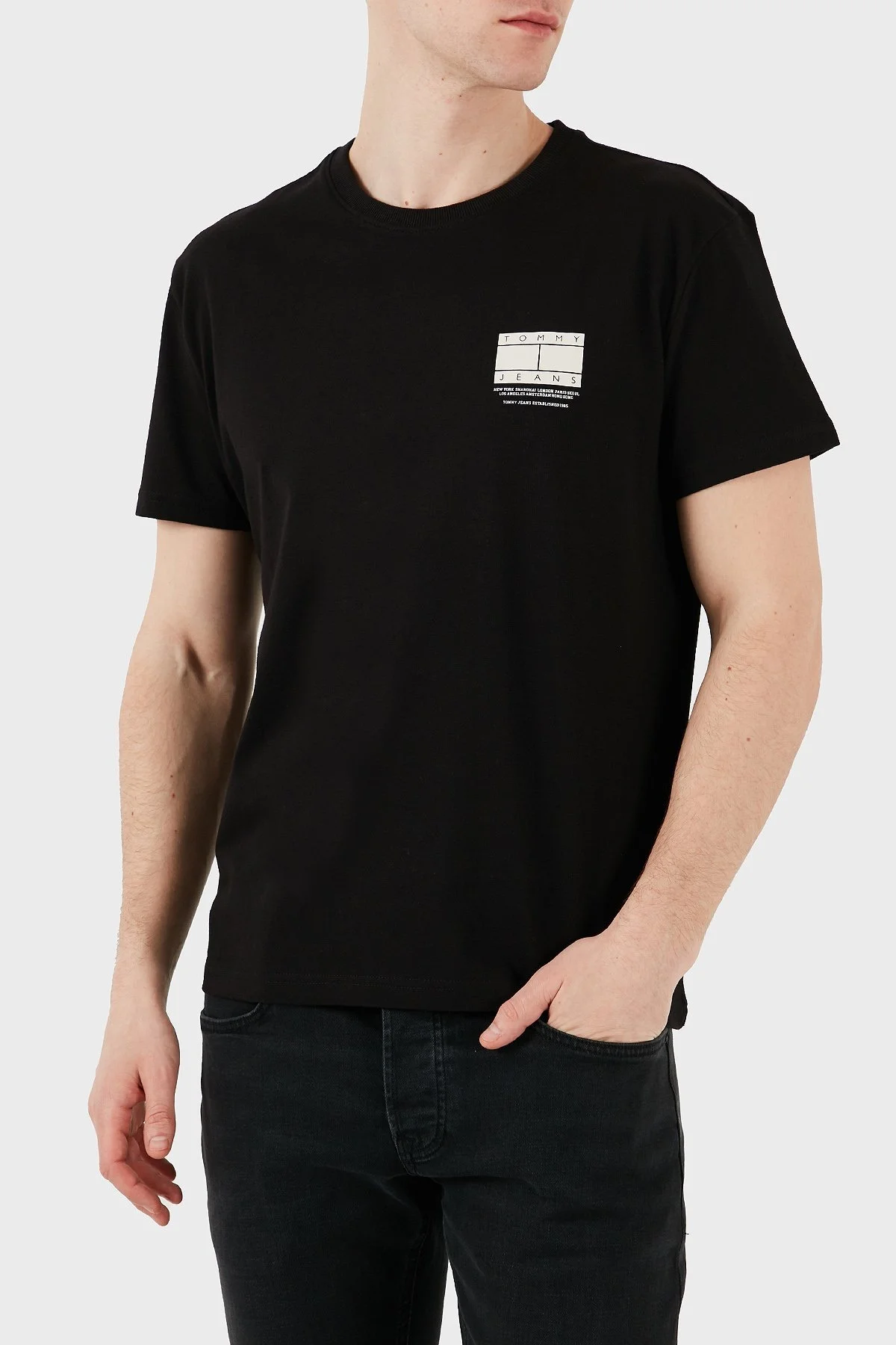 Tommy Jeans % 100 Pamuk Regular Fit Logolu Erkek T Shirt DM0DM20814 BDS SİYAH - 2