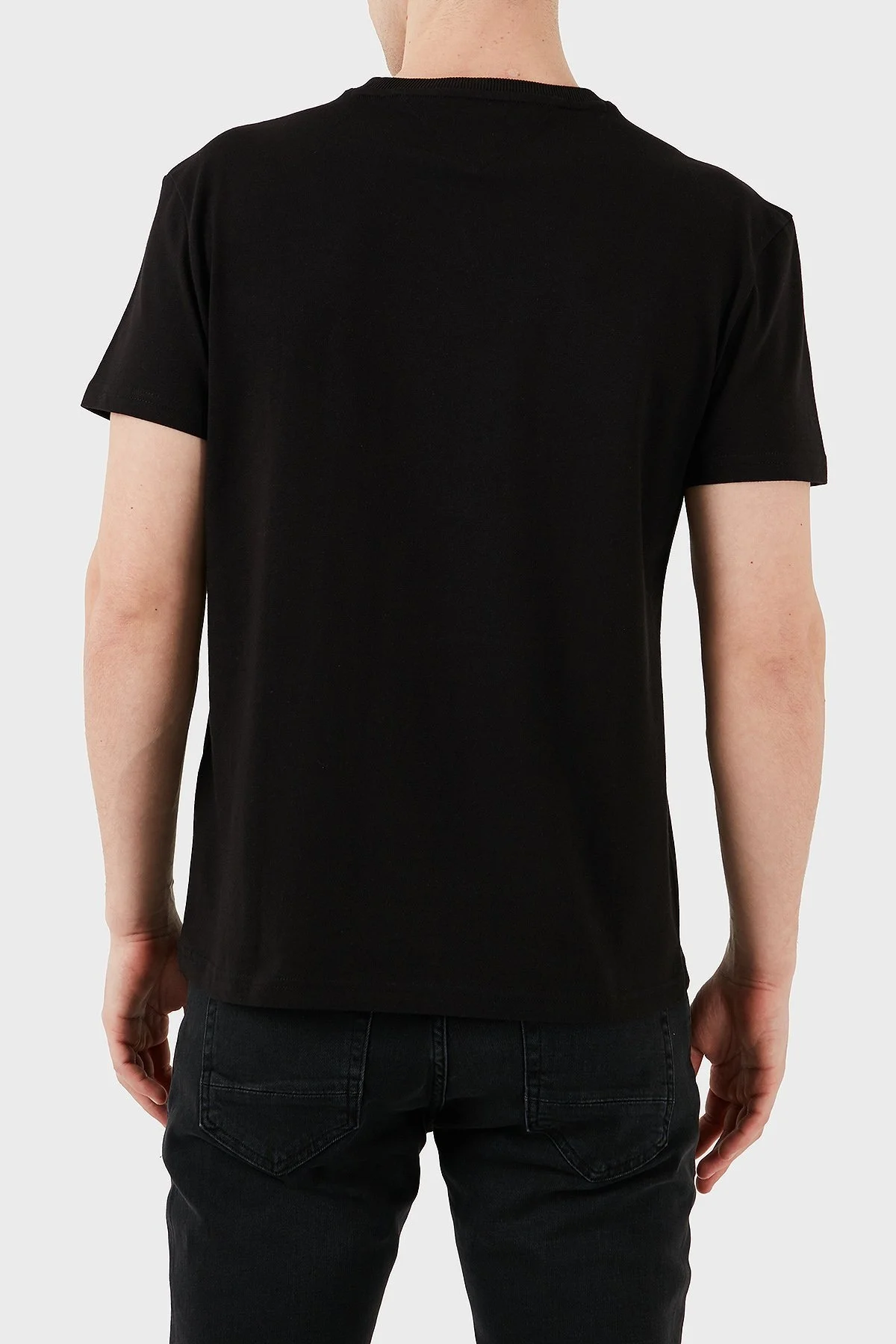 Tommy Jeans % 100 Pamuk Regular Fit Logolu Erkek T Shirt DM0DM20814 BDS SİYAH - 3