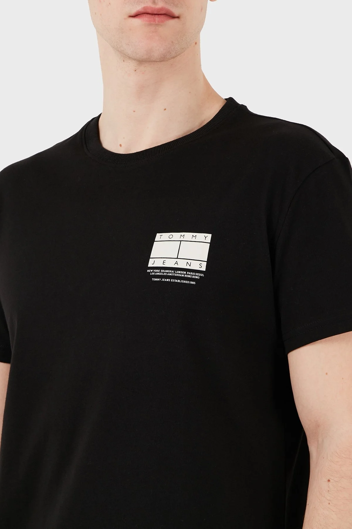 Tommy Jeans % 100 Pamuk Regular Fit Logolu Erkek T Shirt DM0DM20814 BDS SİYAH - 5