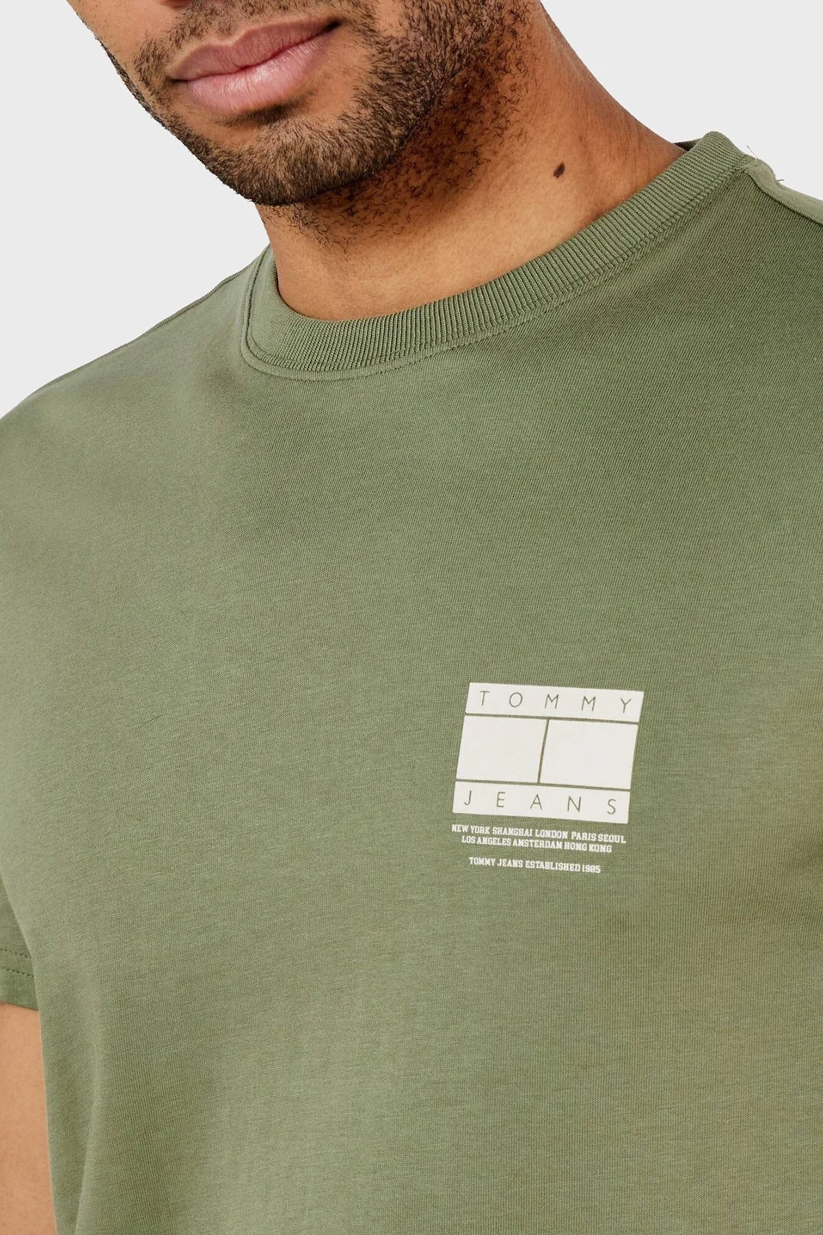 Tommy Jeans % 100 Pamuk Regular Fit Logolu Erkek T Shirt DM0DM20814 MR6 YEŞİL - 4