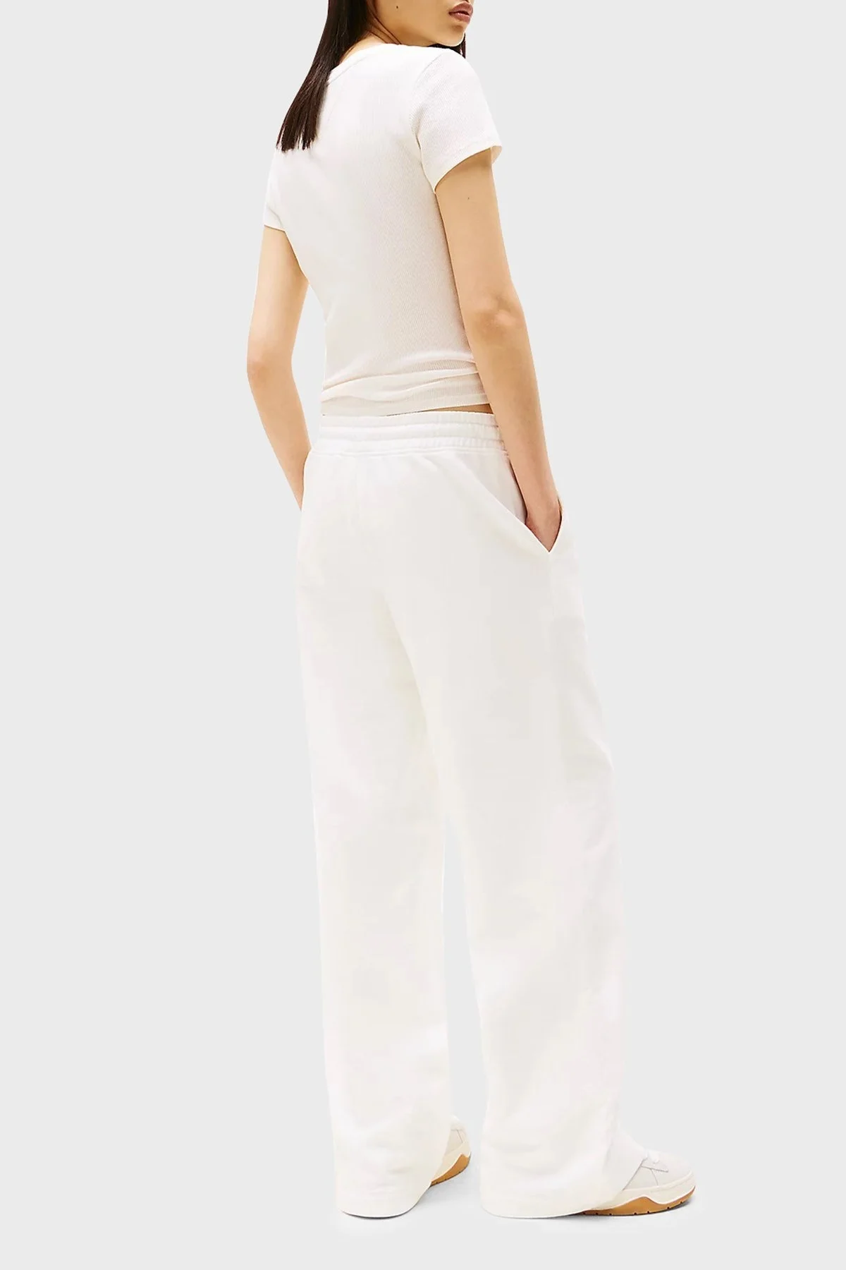 Tommy Jeans % 100 Pamuk Regular Fit Normal Bel Geniş Paça Jogger Bayan Pantolon DW0DW20558 YAC BEJ - 4