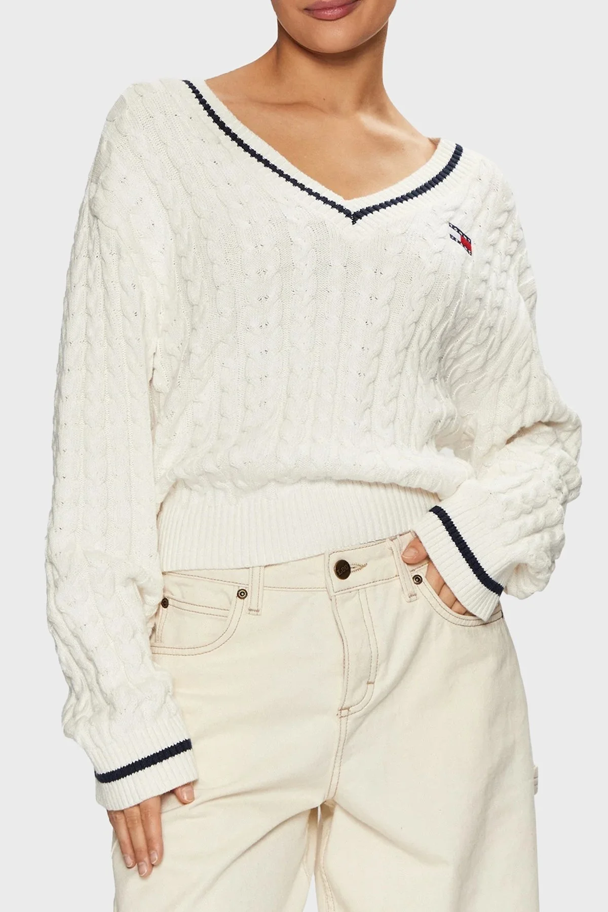 Tommy Jeans % 100 Pamuk Regular Fit V Yaka Örme Bayan Kazak DW0DW19885 YBH BEYAZ - 1