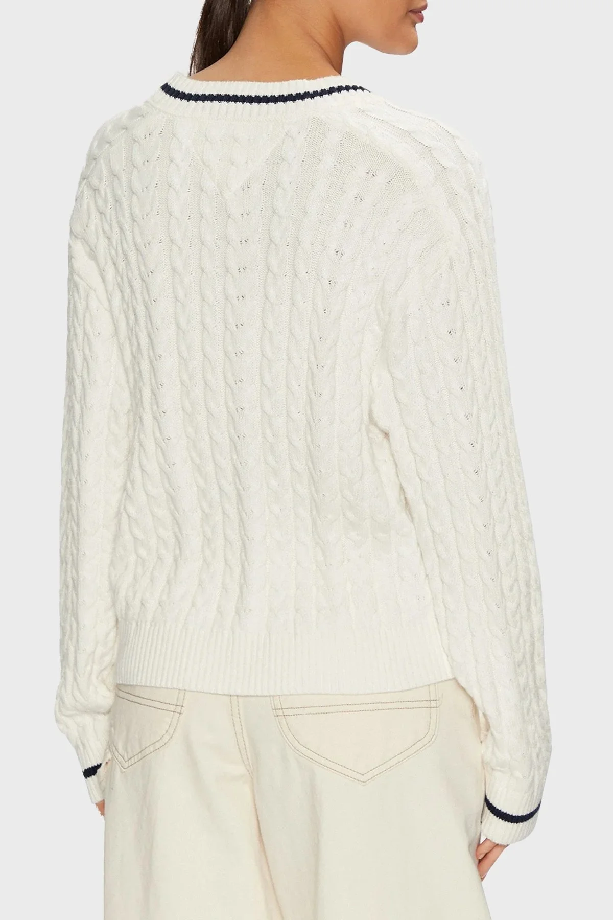 Tommy Jeans % 100 Pamuk Regular Fit V Yaka Örme Bayan Kazak DW0DW19885 YBH BEYAZ - 2