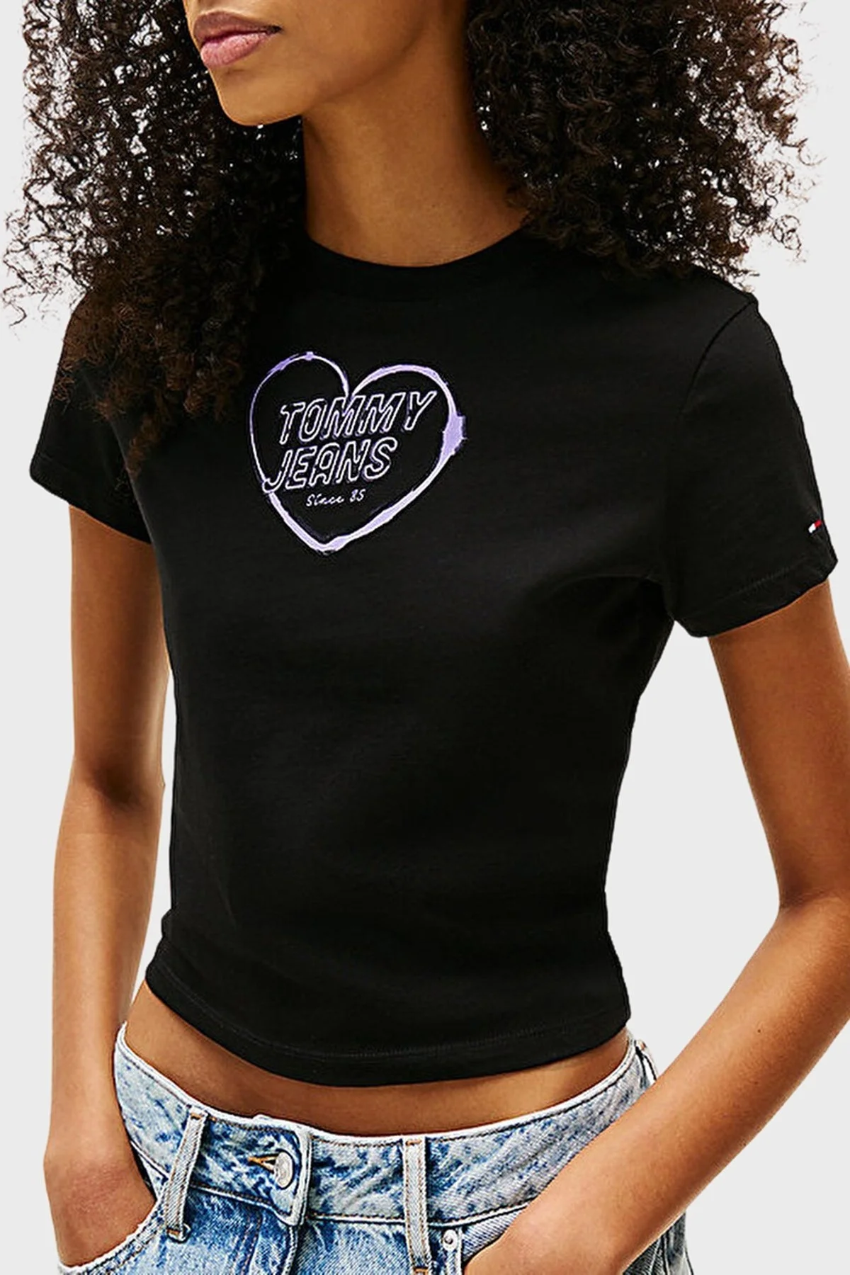 Tommy Jeans % 100 Pamuk Slim Fit Bisiklet Yaka Logolu Bayan T Shirt DW0DW21390 BDS SİYAH - 4