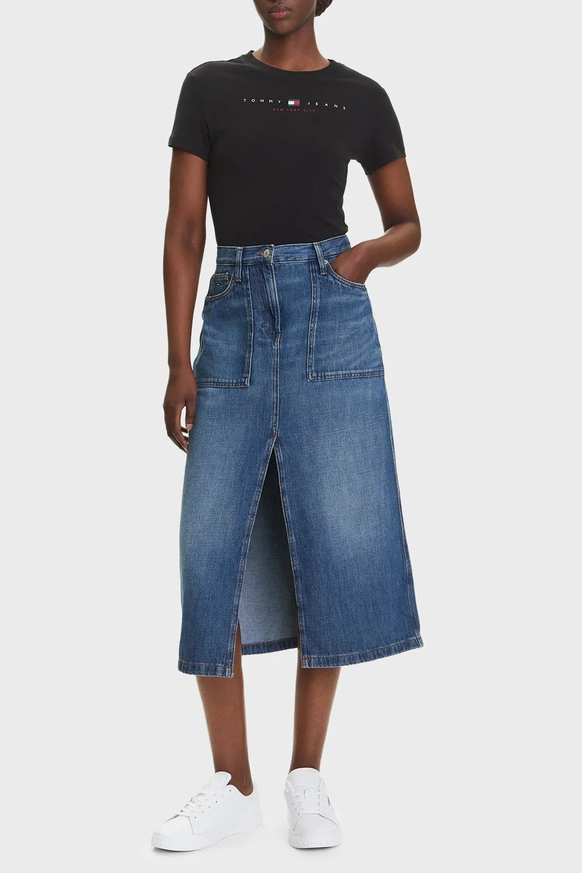 Tommy Jeans % 100 Pamuk Slim Fit Bisiklet Yaka Logolu Bayan T Shirt DW0DW21422 BDS SİYAH - 2