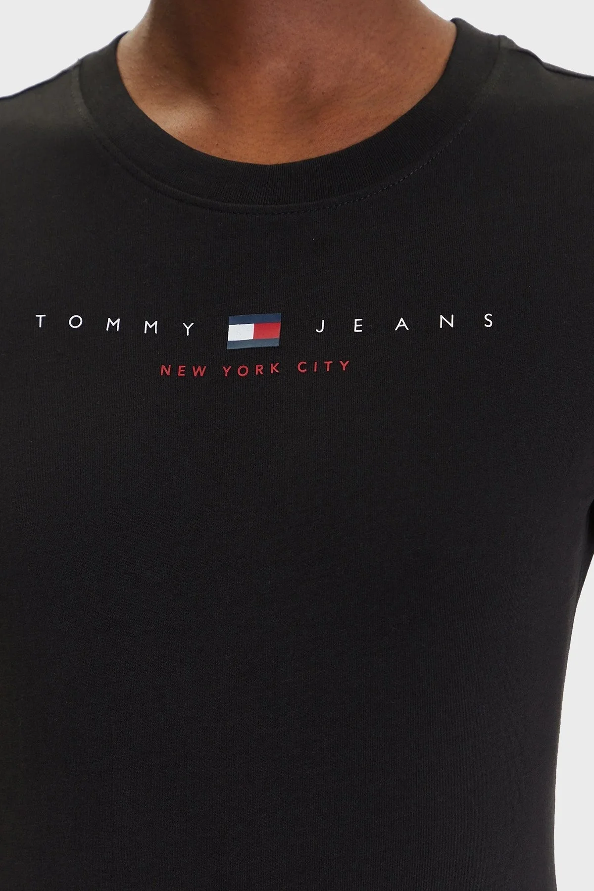Tommy Jeans % 100 Pamuk Slim Fit Bisiklet Yaka Logolu Bayan T Shirt DW0DW21422 BDS SİYAH - 5