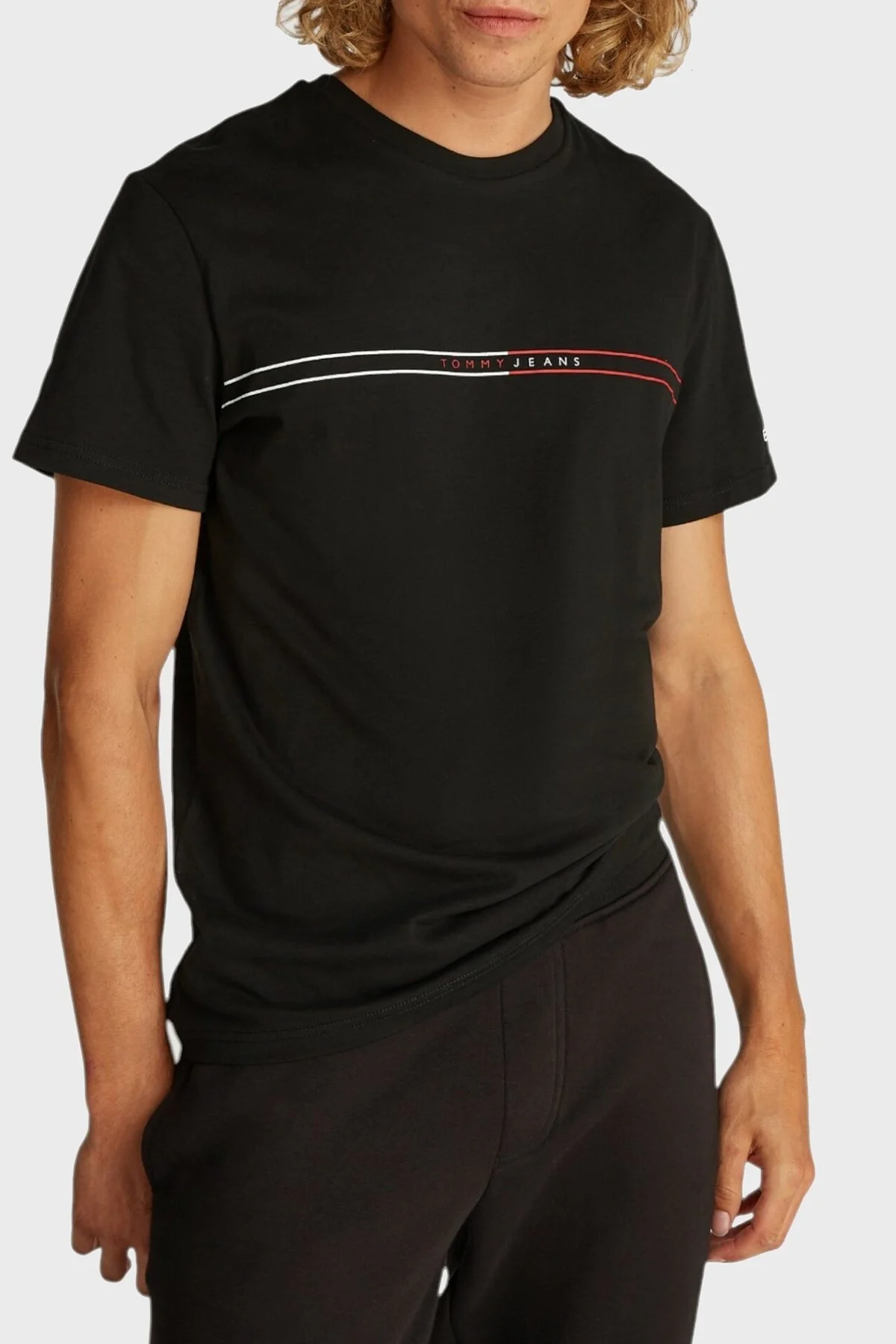 Tommy Jeans % 100 Pamuk Slim Fit Bisiklet Yaka Logolu Erkek T Shirt DM0DM20779 BDS SİYAH - 1