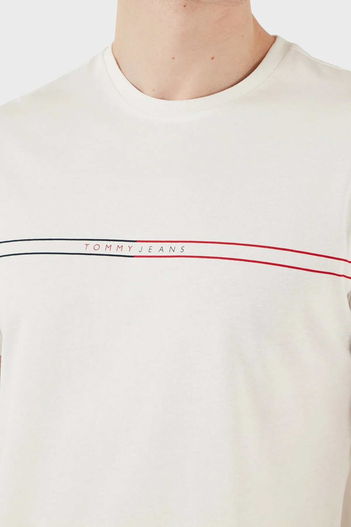 Tommy Jeans % 100 Pamuk Slim Fit Bisiklet Yaka Logolu Erkek T Shirt DM0DM20779 YBL BEYAZ - 5