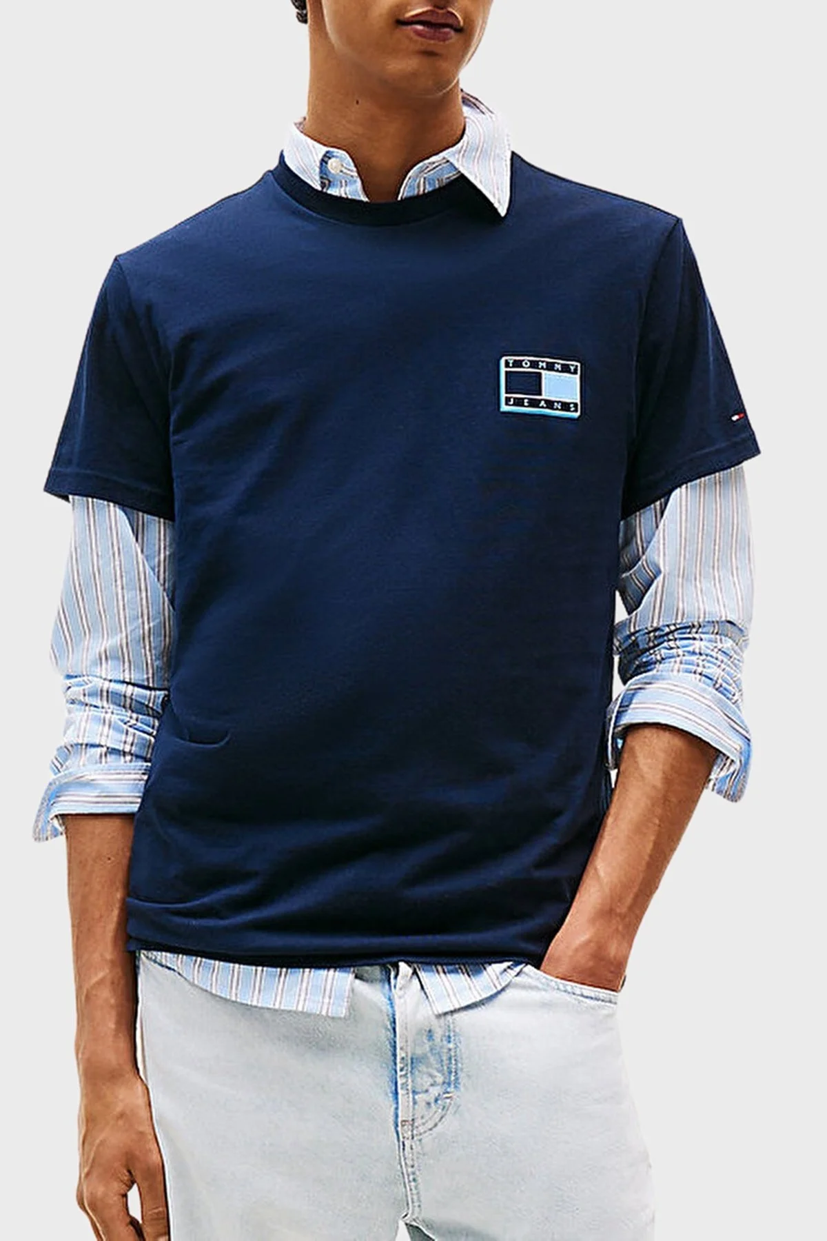 Tommy Jeans % 100 Pamuk Slim Fit Bisiklet Yaka Logolu Erkek T Shirt DM0DM21577 C1G LACİVERT - 1