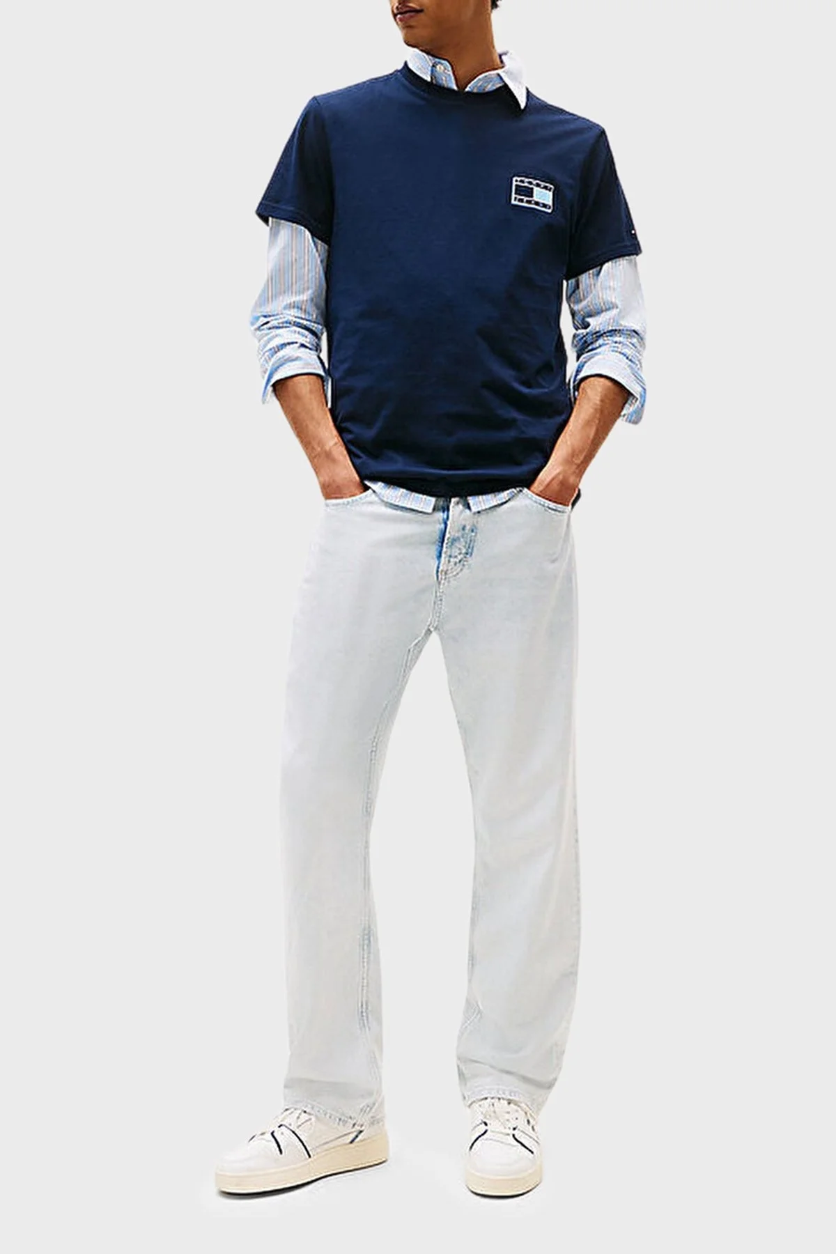 Tommy Jeans % 100 Pamuk Slim Fit Bisiklet Yaka Logolu Erkek T Shirt DM0DM21577 C1G LACİVERT - 2