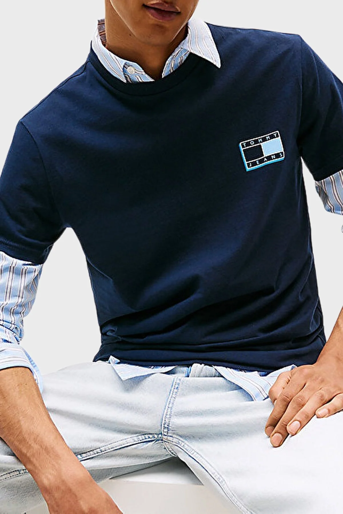 Tommy Jeans % 100 Pamuk Slim Fit Bisiklet Yaka Logolu Erkek T Shirt DM0DM21577 C1G LACİVERT - 4