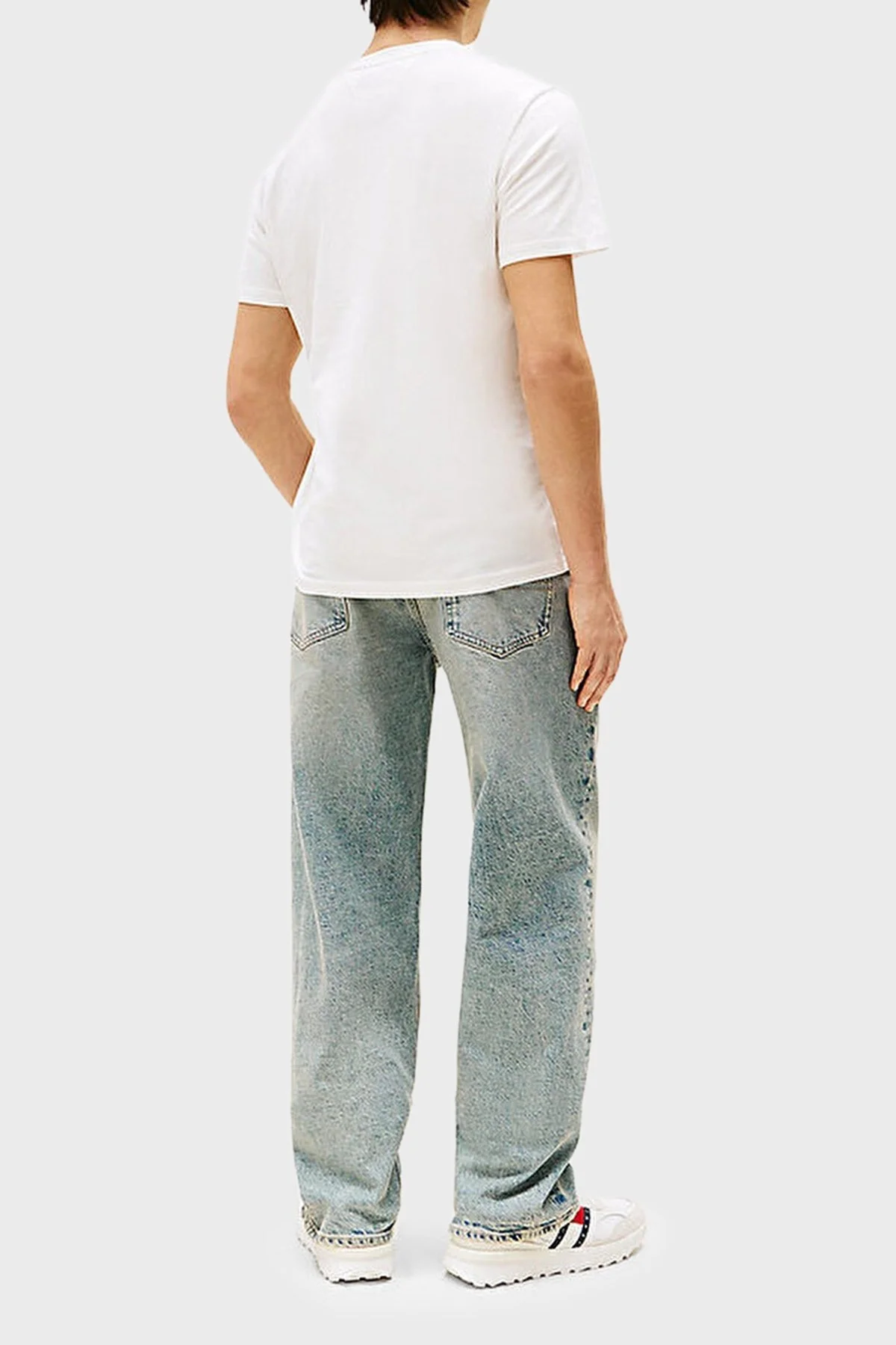 Tommy Jeans % 100 Pamuk Slim Fit Bisiklet Yaka Logolu Erkek T Shirt DM0DM21577 YBL BEYAZ - 3