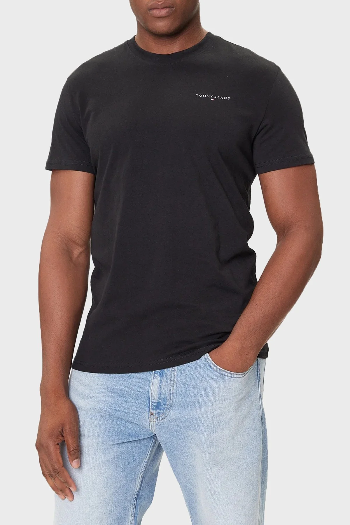 Tommy Jeans % 100 Pamuk Slim Fit Bisiklet Yaka Logolu Erkek T Shirt DM0DM21780 BDS SİYAH - 1