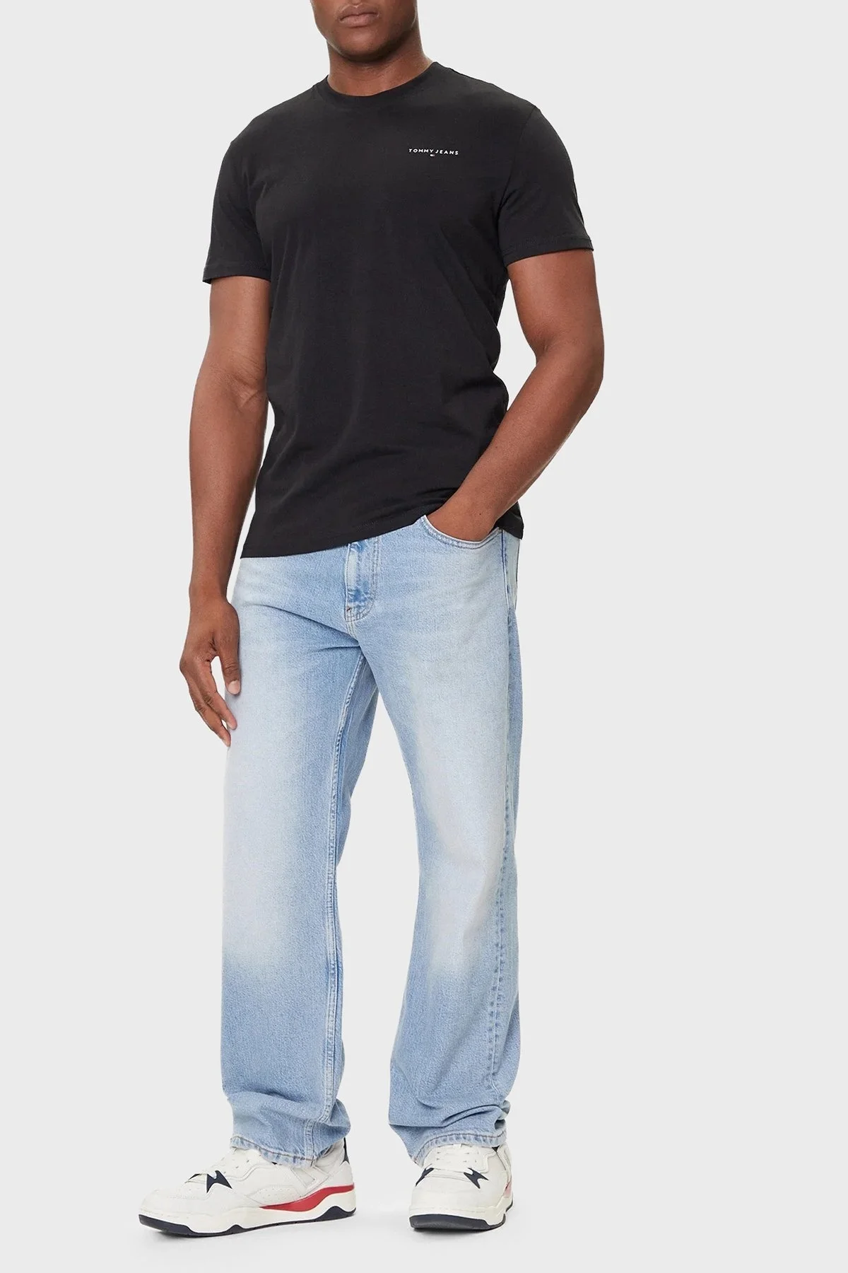 Tommy Jeans % 100 Pamuk Slim Fit Bisiklet Yaka Logolu Erkek T Shirt DM0DM21780 BDS SİYAH - 2