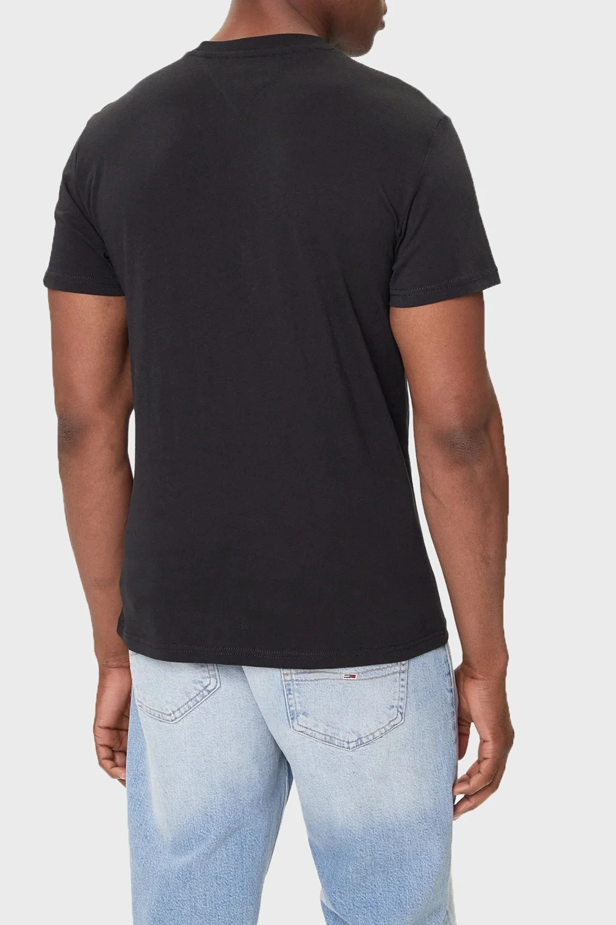 Tommy Jeans % 100 Pamuk Slim Fit Bisiklet Yaka Logolu Erkek T Shirt DM0DM21780 BDS SİYAH - 3