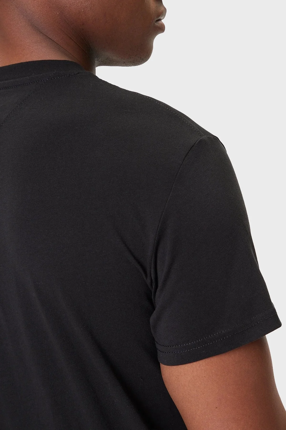 Tommy Jeans % 100 Pamuk Slim Fit Bisiklet Yaka Logolu Erkek T Shirt DM0DM21780 BDS SİYAH - 5