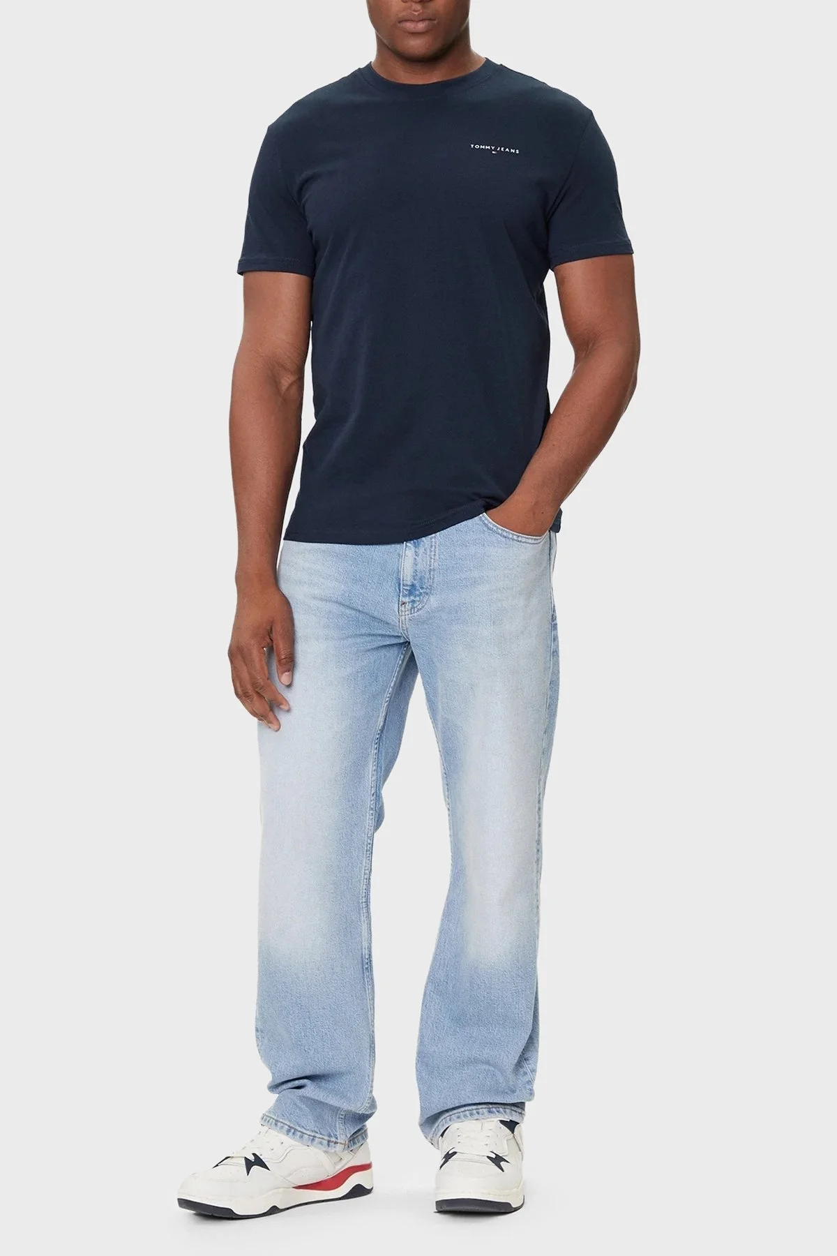 Tommy Jeans % 100 Pamuk Slim Fit Bisiklet Yaka Logolu Erkek T Shirt DM0DM21780 C1G LACİVERT - 2