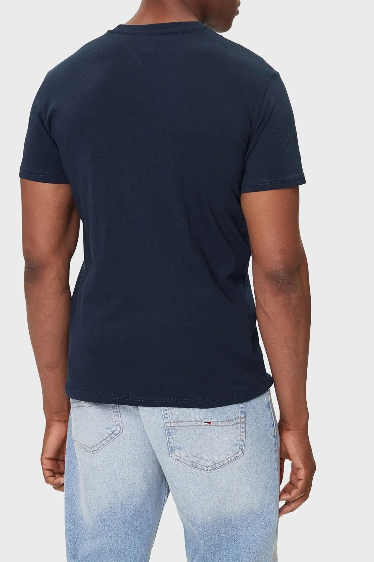 Tommy Jeans % 100 Pamuk Slim Fit Bisiklet Yaka Logolu Erkek T Shirt DM0DM21780 C1G LACİVERT - 3