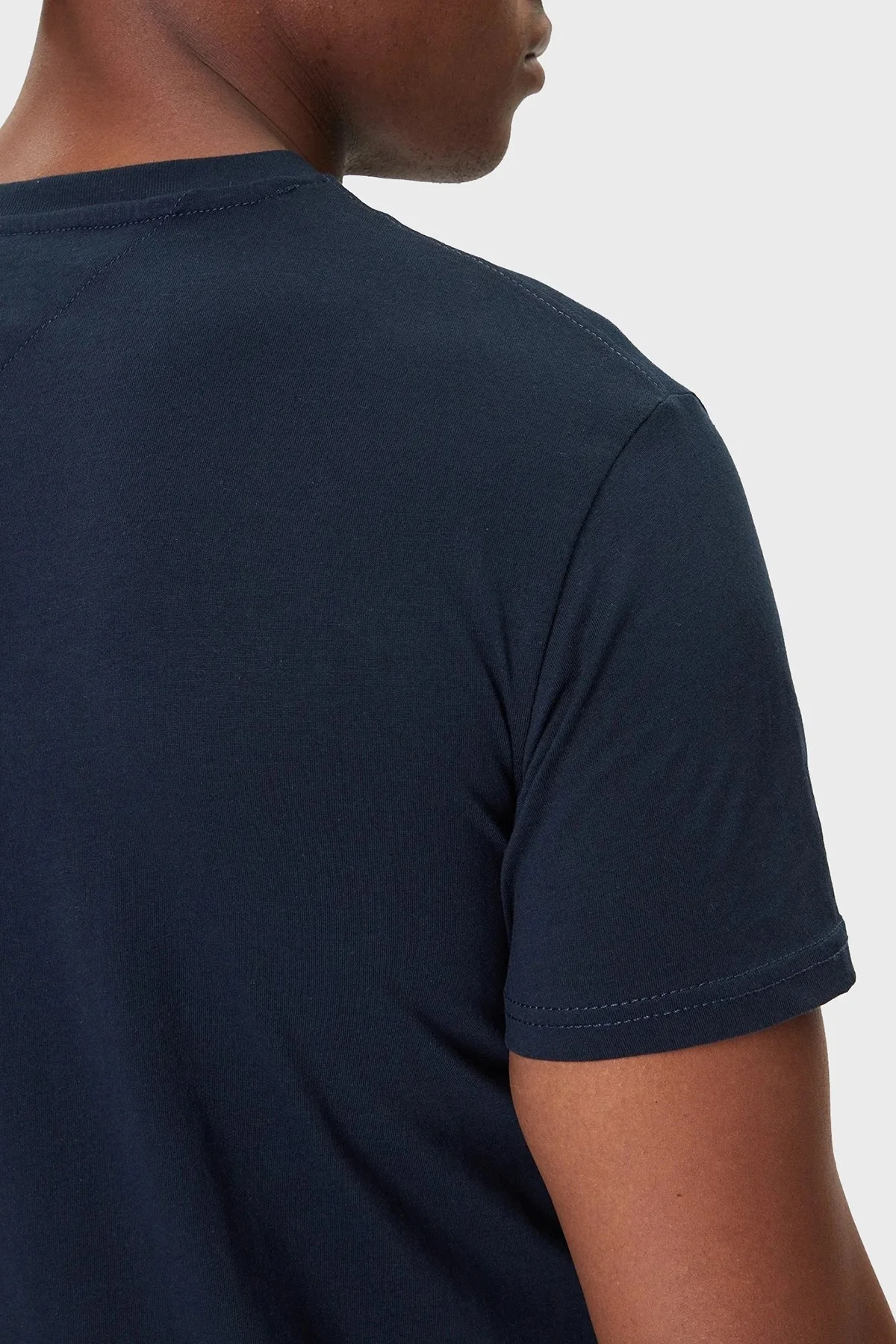 Tommy Jeans % 100 Pamuk Slim Fit Bisiklet Yaka Logolu Erkek T Shirt DM0DM21780 C1G LACİVERT - 5