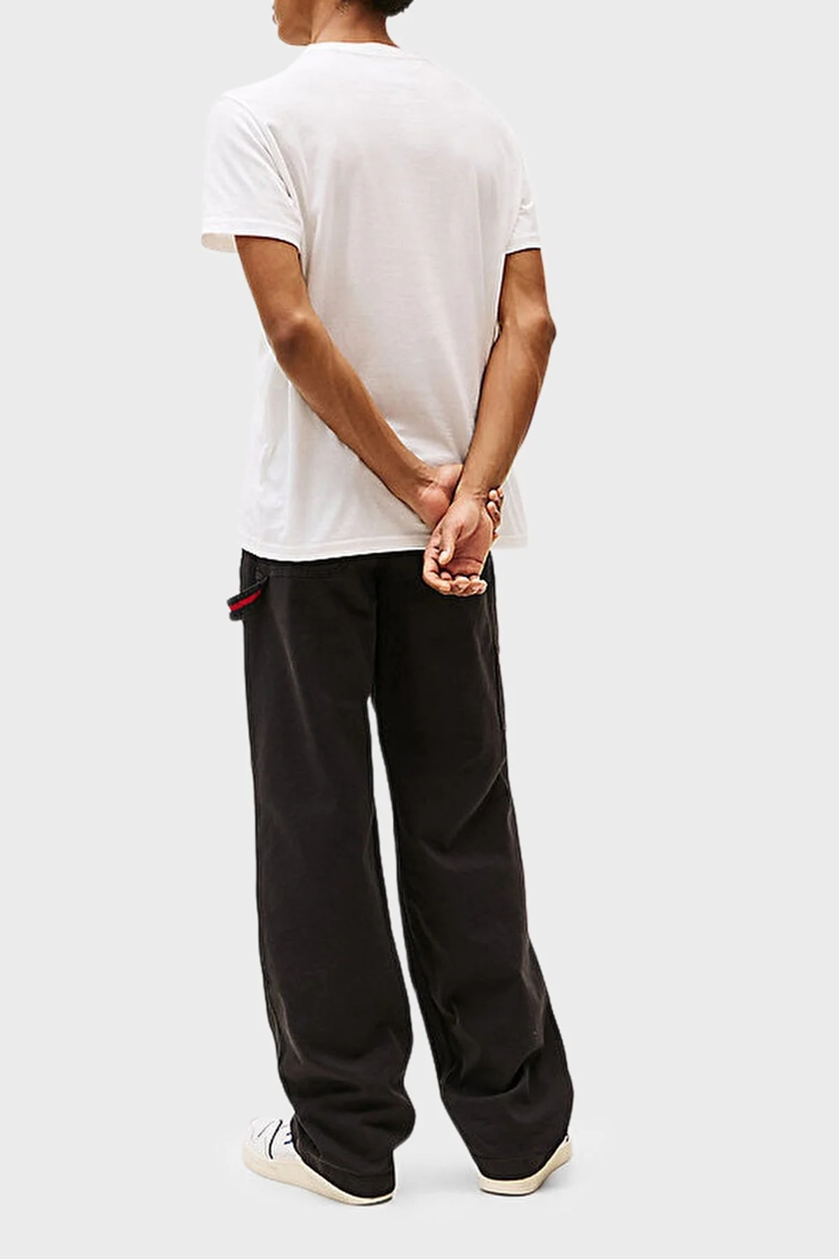 Tommy Jeans % 100 Pamuk Slim Fit Bisiklet Yaka Logolu Erkek T Shirt DM0DM21780 YBL BEYAZ - 3