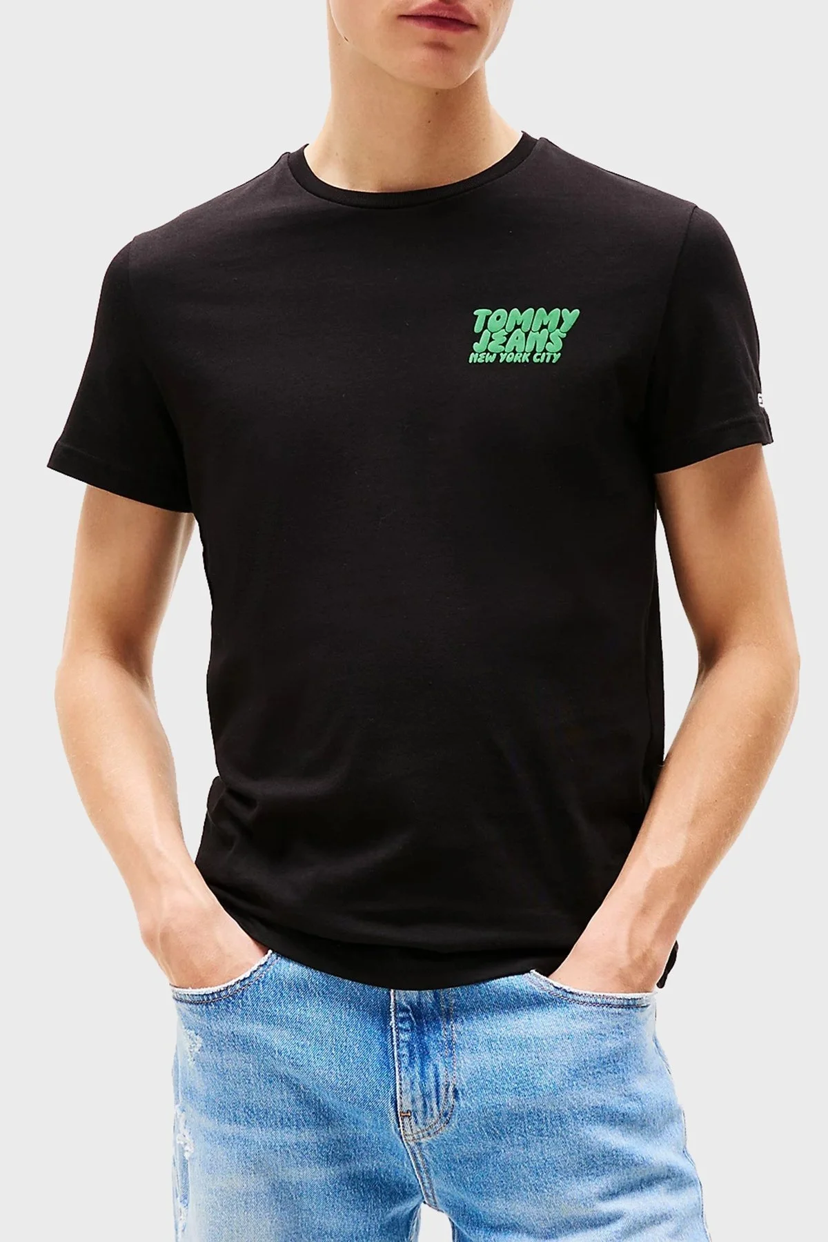 Tommy Jeans % 100 Pamuk Slim Fit Bisiklet Yaka Logolu Erkek T Shirt DM0DM21863 BDS SİYAH - 1