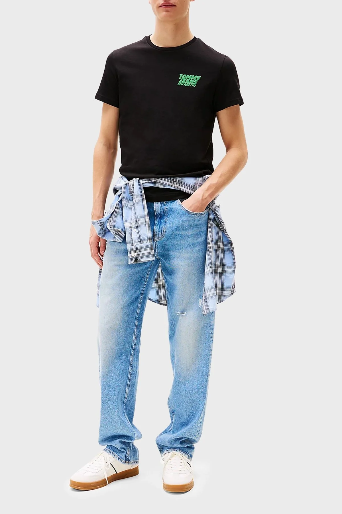 Tommy Jeans % 100 Pamuk Slim Fit Bisiklet Yaka Logolu Erkek T Shirt DM0DM21863 BDS SİYAH - 2