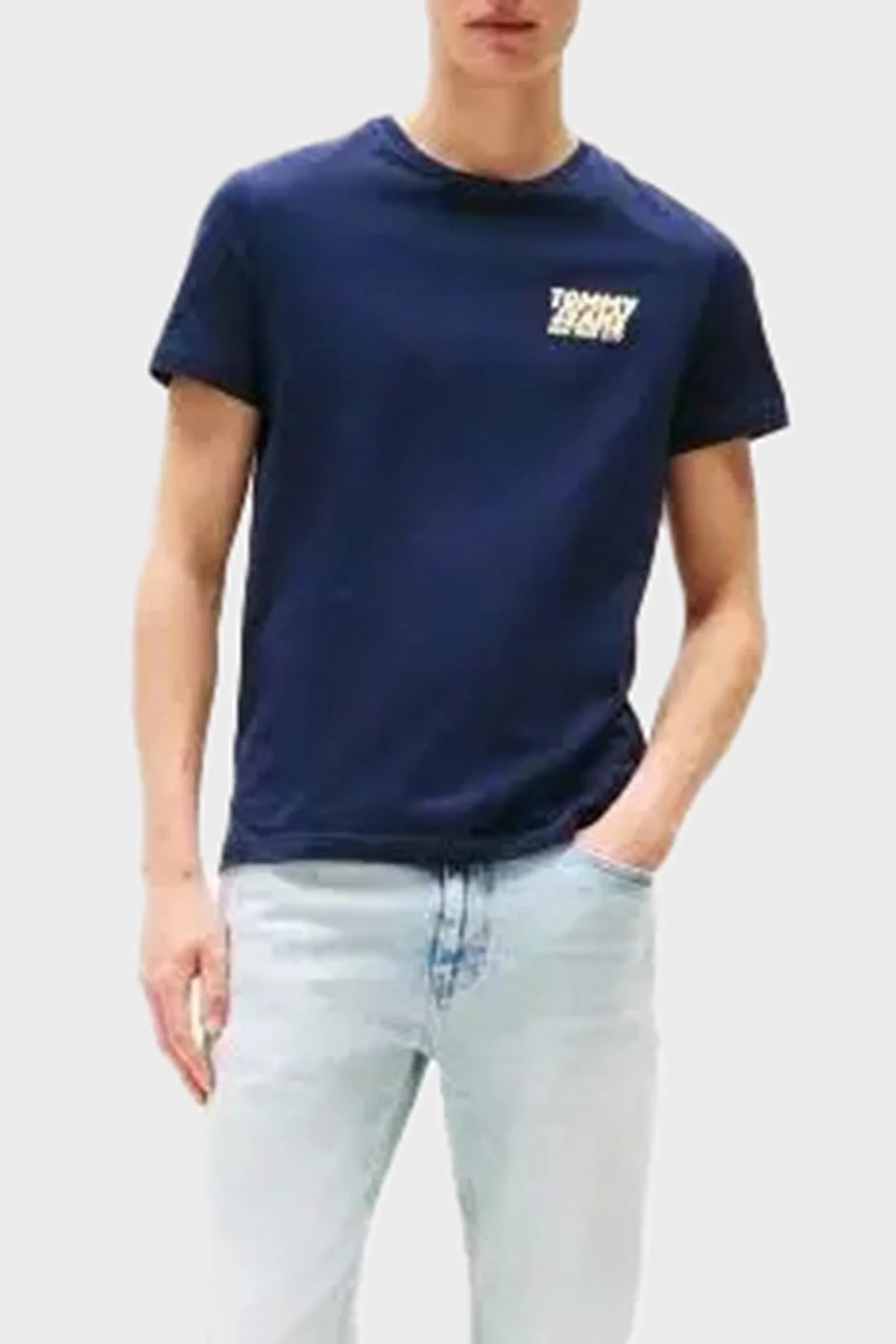 Tommy Jeans % 100 Pamuk Slim Fit Bisiklet Yaka Logolu Erkek T Shirt DM0DM21863 C1G LACİVERT - 1