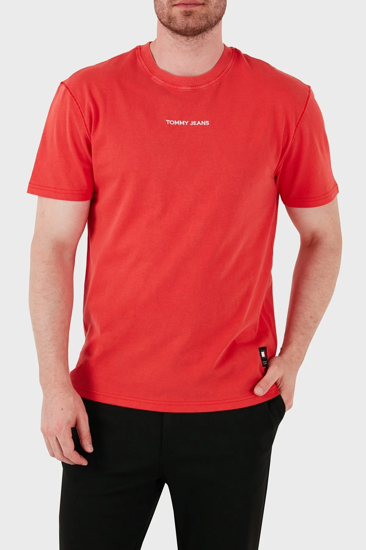 Tommy Jeans % 100 Pamuklu Bisiklet Yaka Erkek T Shirt DM0DM18519 XNL KIRMIZI - 1