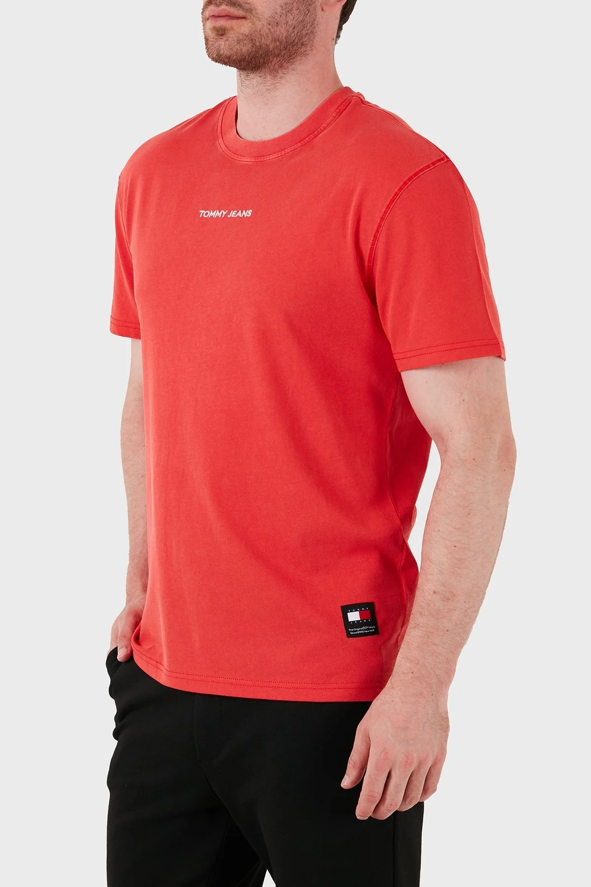 Tommy Jeans % 100 Pamuklu Bisiklet Yaka Erkek T Shirt DM0DM18519 XNL KIRMIZI - 3