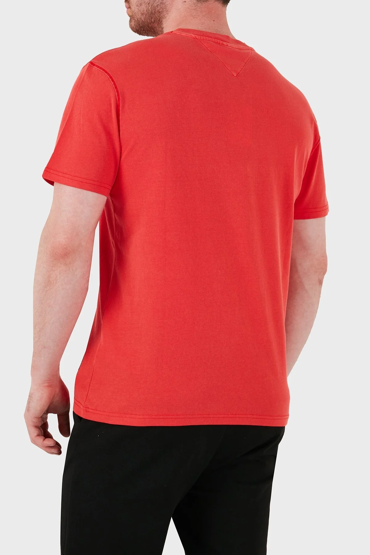 Tommy Jeans % 100 Pamuklu Bisiklet Yaka Erkek T Shirt DM0DM18519 XNL KIRMIZI - 4