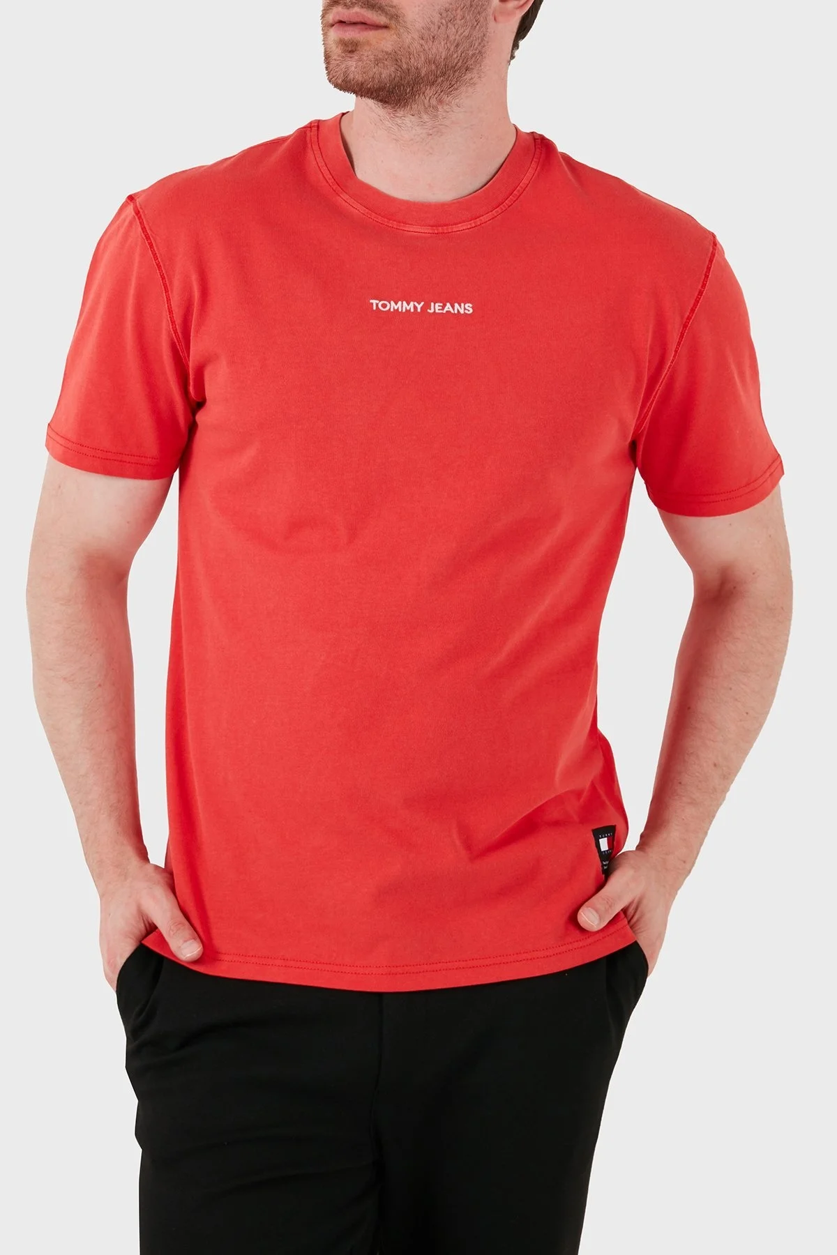 Tommy Jeans % 100 Pamuklu Bisiklet Yaka Erkek T Shirt DM0DM18519 XNL KIRMIZI - 5