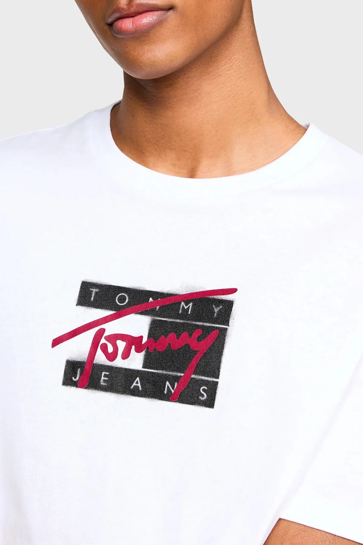 Tommy Jeans % 100 Pamuklu Bisiklet Yaka Erkek T Shirt DM0DM18528 YBR BEYAZ - 3