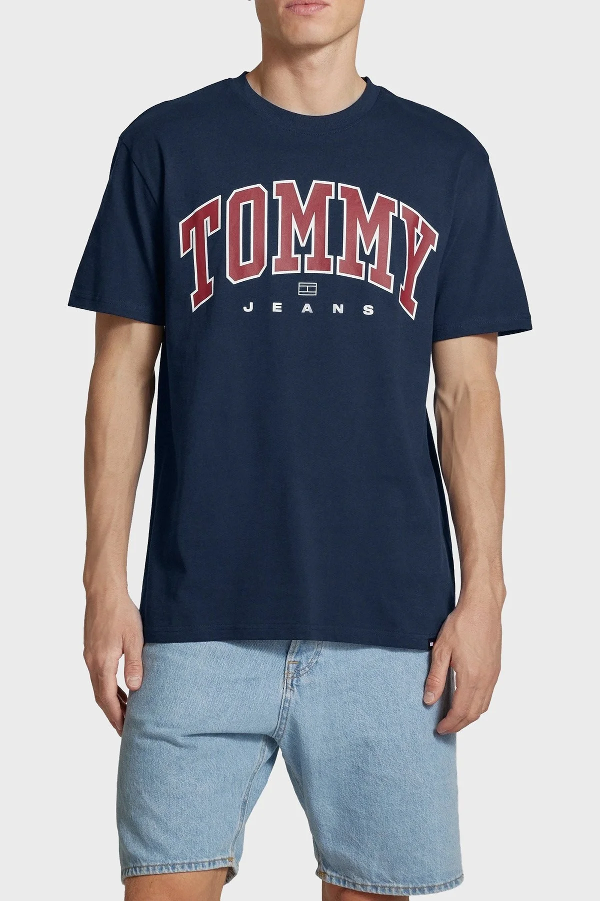 Tommy Jeans % 100 Pamuklu Bisiklet Yaka Erkek T Shirt DM0DM18537 C1G LACİVERT - 1