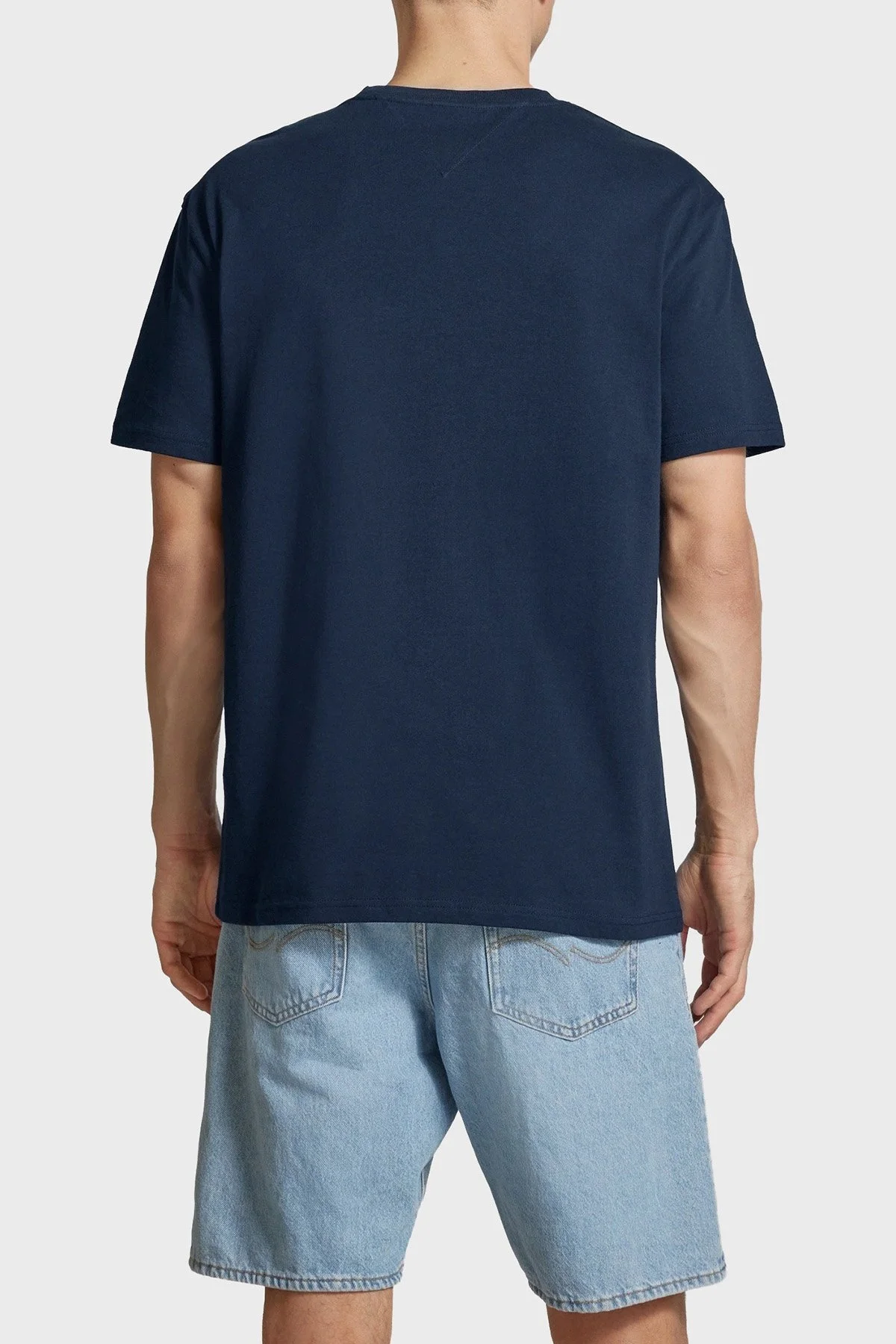 Tommy Jeans % 100 Pamuklu Bisiklet Yaka Erkek T Shirt DM0DM18537 C1G LACİVERT - 2