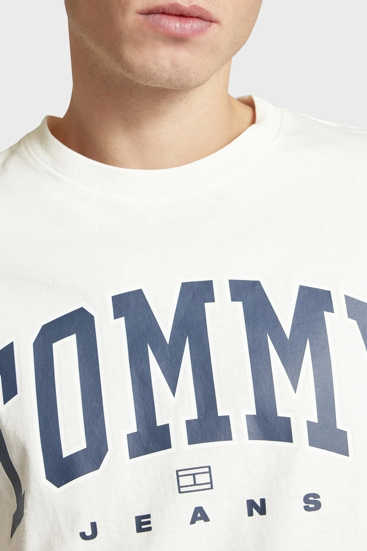 Tommy Jeans % 100 Pamuklu Bisiklet Yaka Erkek T Shirt DM0DM18537 YBH BEYAZ - 4