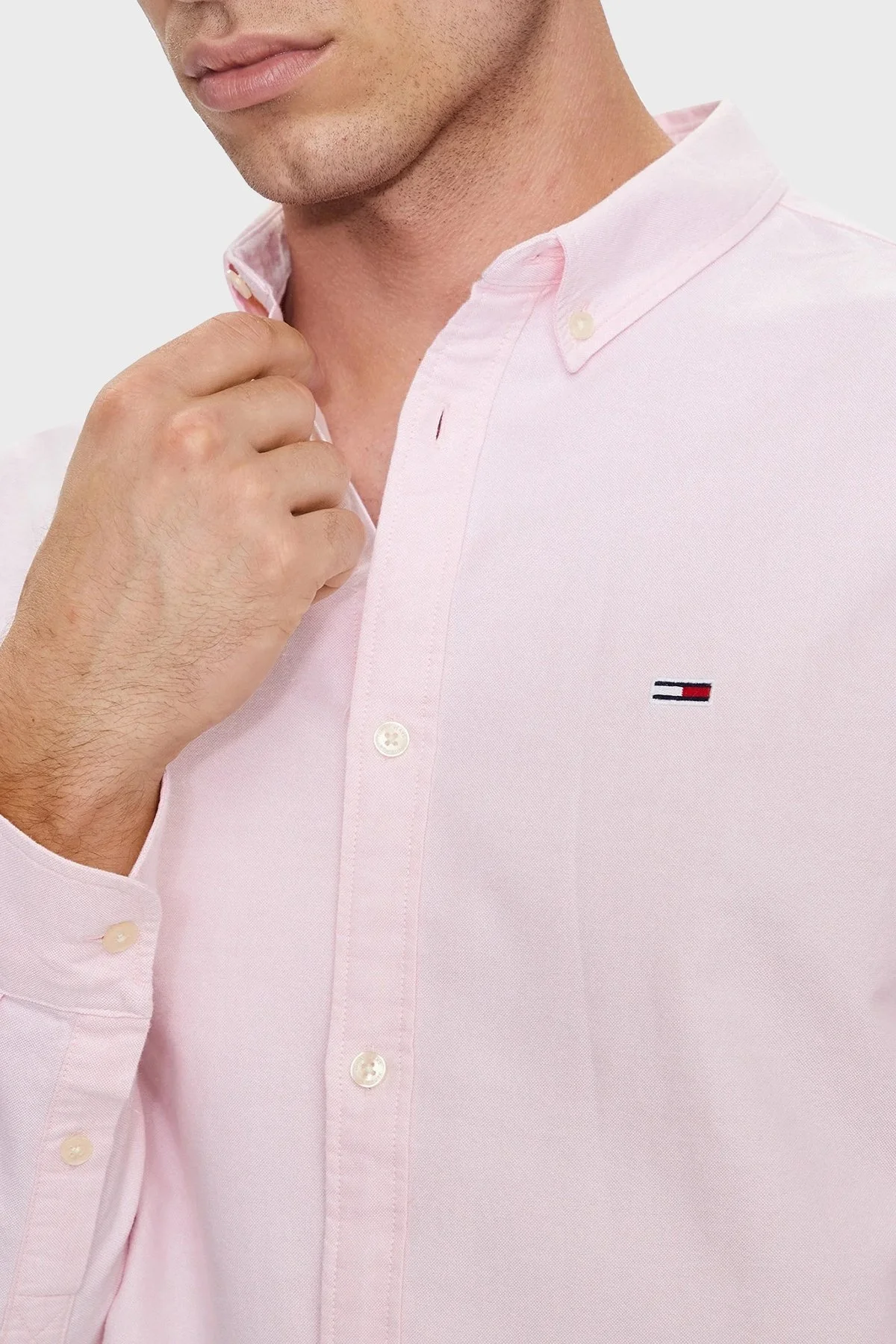 Tommy Jeans % 100 Pamuklu Regular Fit Erkek Gömlek DM0DM19134 THA PEMBE - 9