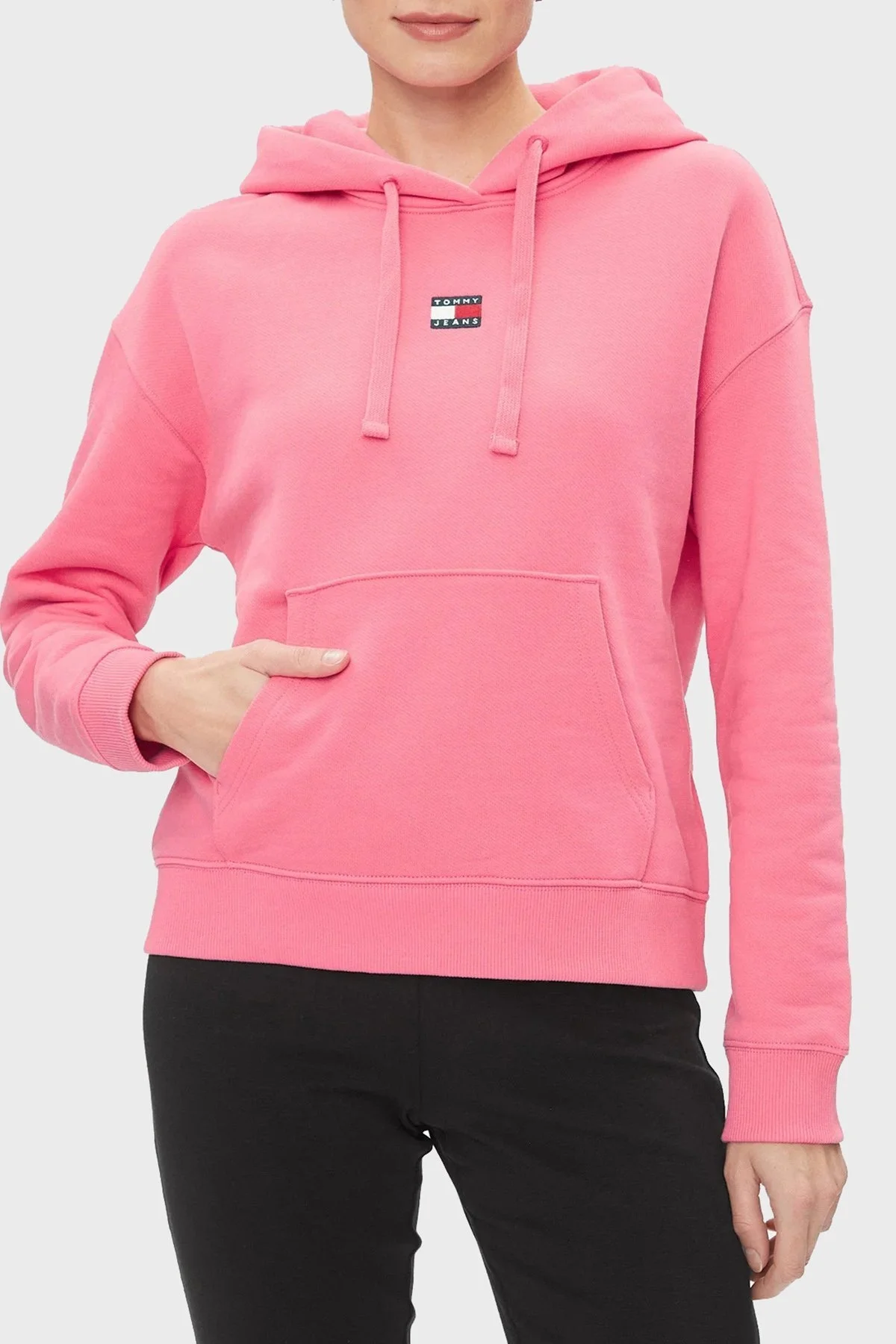 Tommy Jeans % 100 Pamuklu Regular Fit Kapüşonlu Kanguru Cepli Bayan Sweat DW0DW17326 THA PEMBE - 1