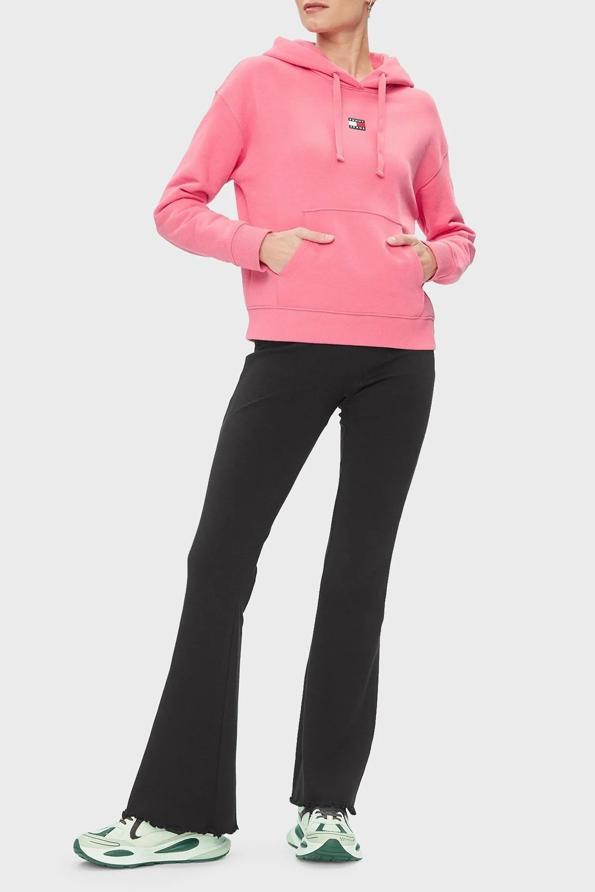 Tommy Jeans % 100 Pamuklu Regular Fit Kapüşonlu Kanguru Cepli Bayan Sweat DW0DW17326 THA PEMBE - 2