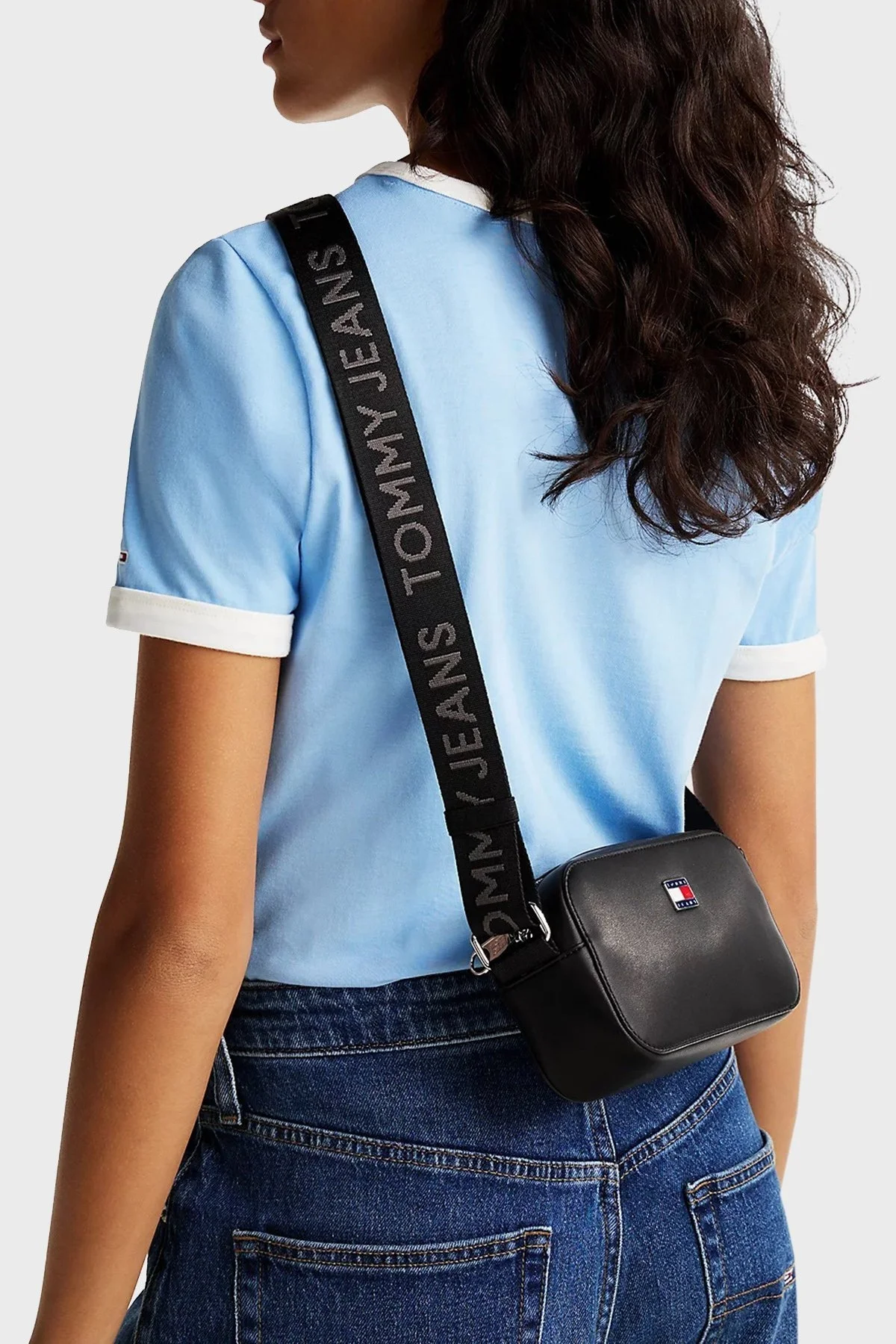 Tommy Jeans Ayarlanabilir Çapraz Askılı Bayan Çanta AW0AW16961 BDS SİYAH - 2