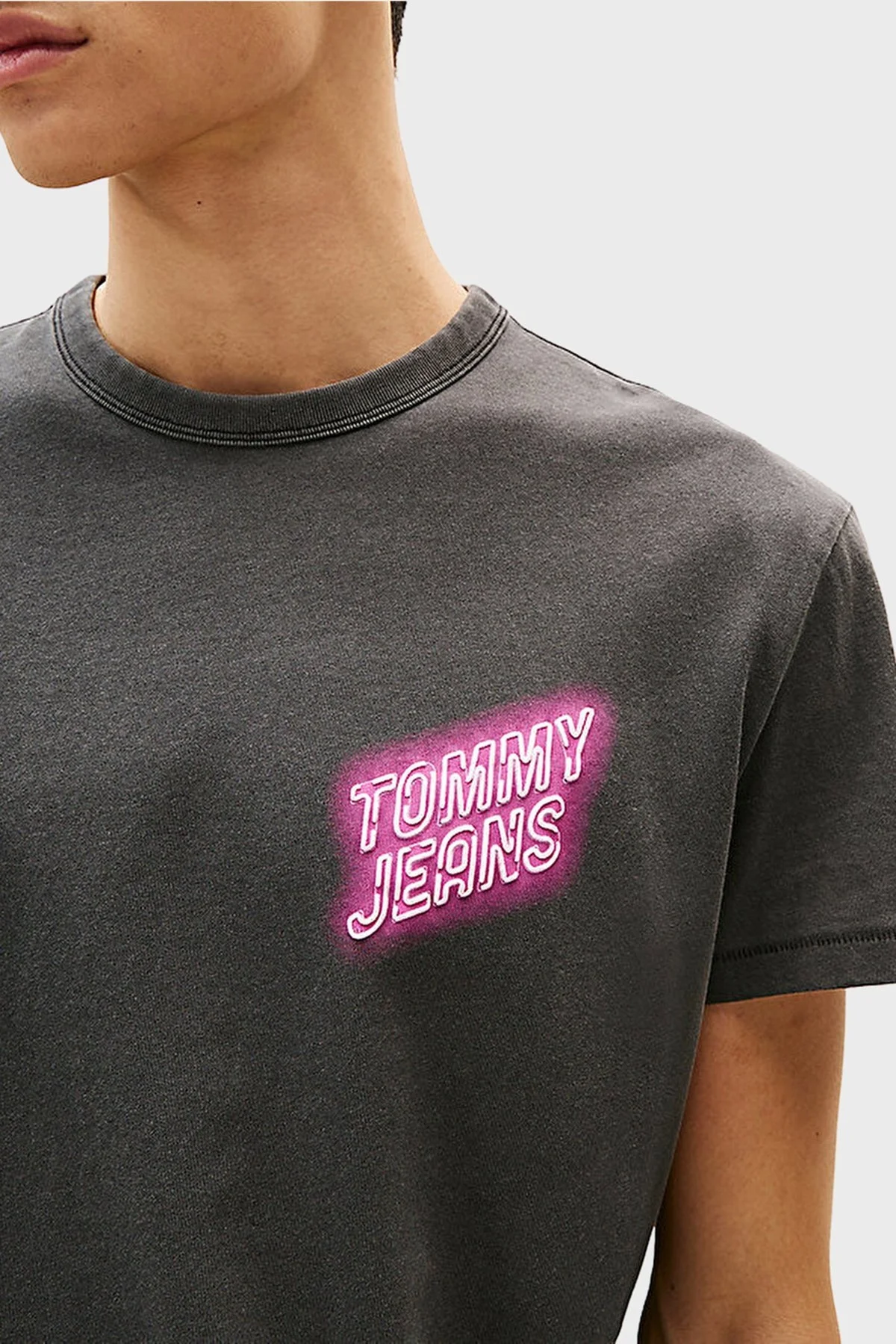 Tommy Jeans Baskılı Pamuklu Regular Fit Bisiklet Yaka Erkek T Shirt DM0DM21829 BDS SİYAH - 4