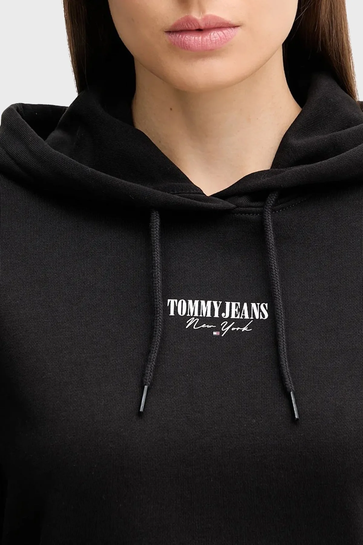 Tommy Jeans Baskılı Pamuklu Relaxed Fit Kapüşonlu Crop Bayan Sweat DW0DW20943 BDS SİYAH - 3