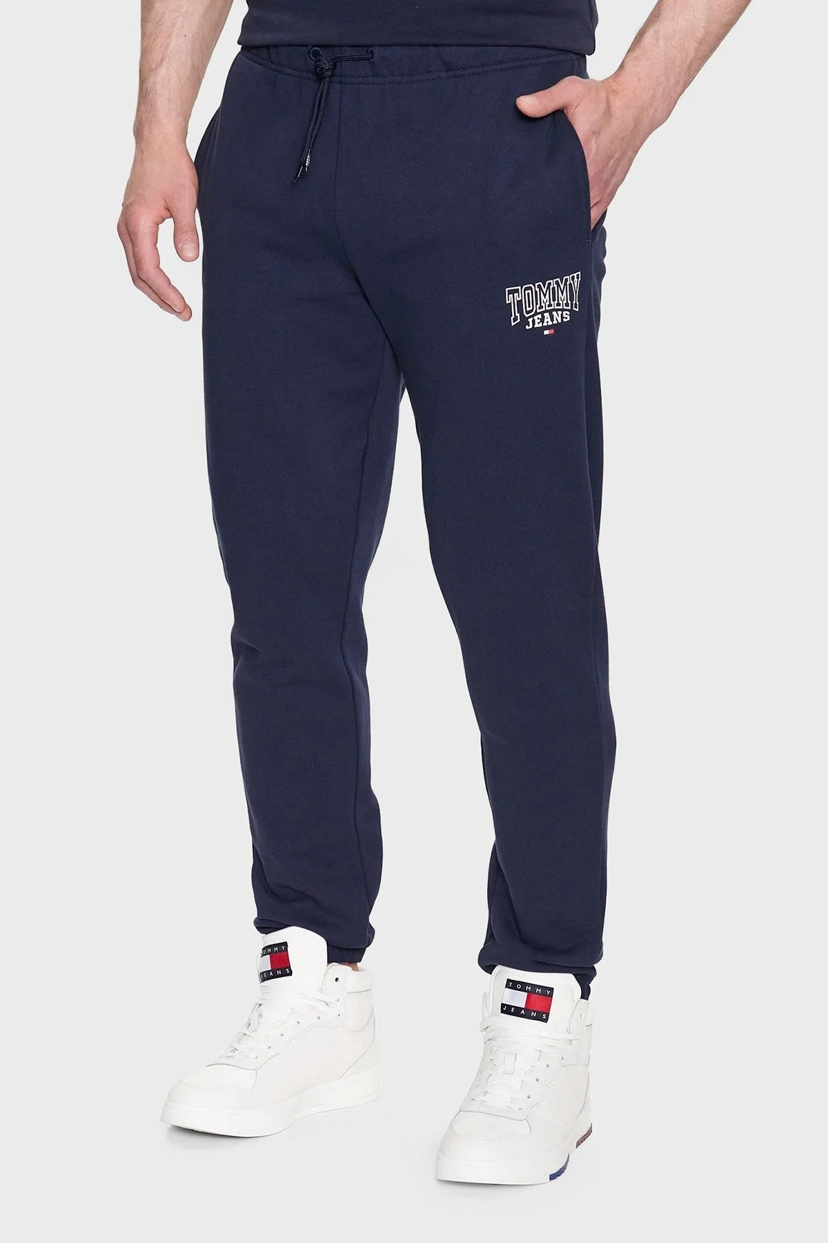 Tommy Jeans Belden Bağlamalı Cepli Pamuklu Slim Fit Erkek Eşofman Altı DM0DM16782 C87 LACİVERT - 1