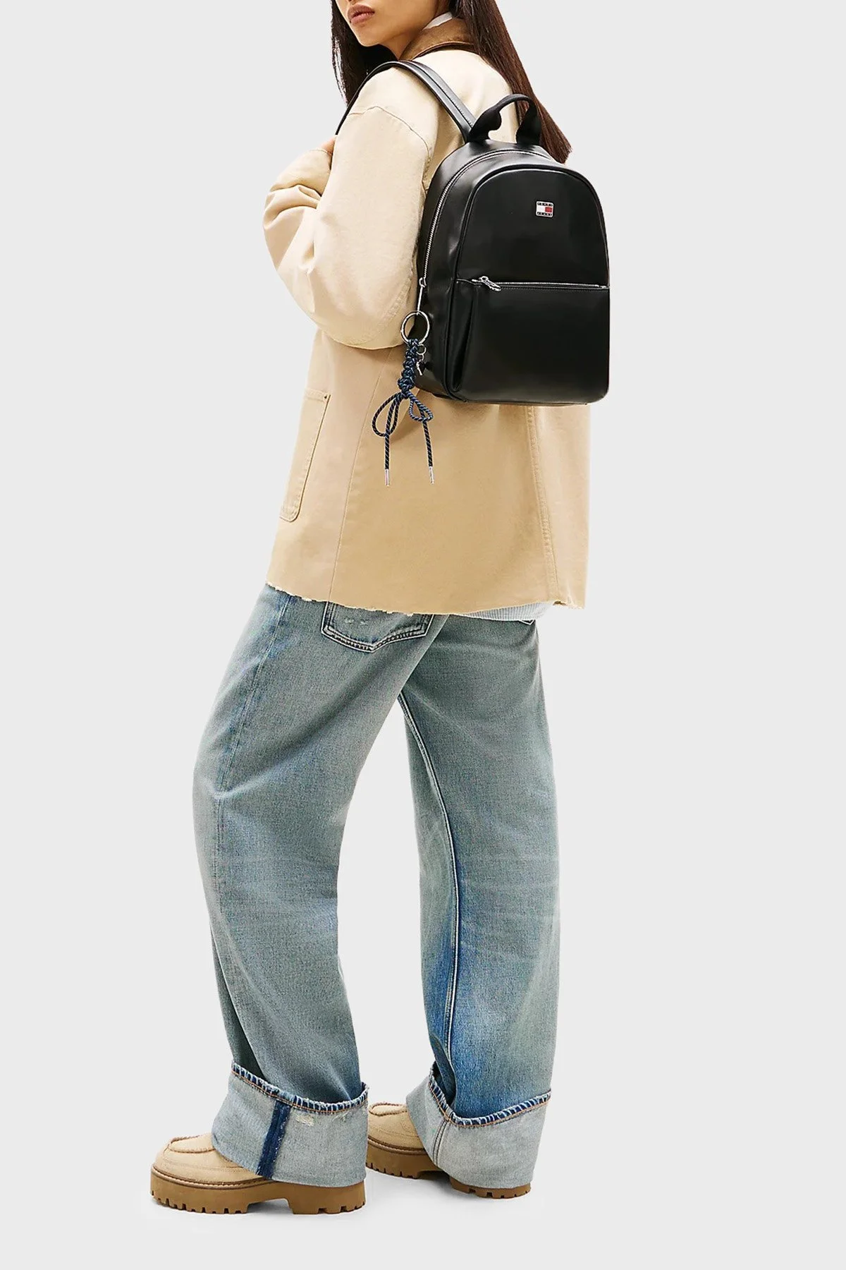 Tommy Jeans Charmlı Ayarlanabilir Omuz Askılı Kadın Sırt Çantası AW0AW18579 BDS SİYAH - 2