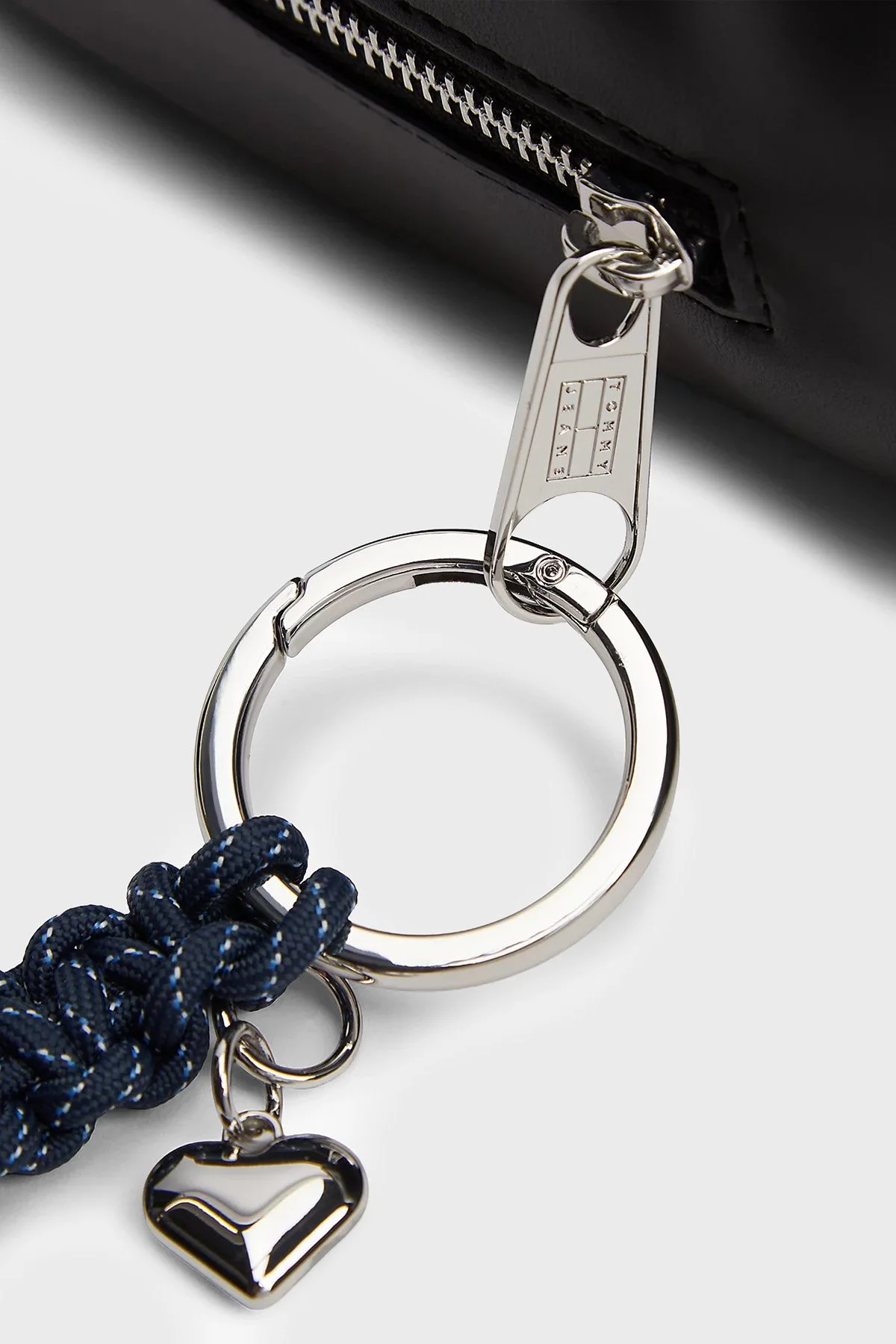 Tommy Jeans Charmlı Ayarlanabilir Omuz Askılı Kadın Sırt Çantası AW0AW18579 BDS SİYAH - 5