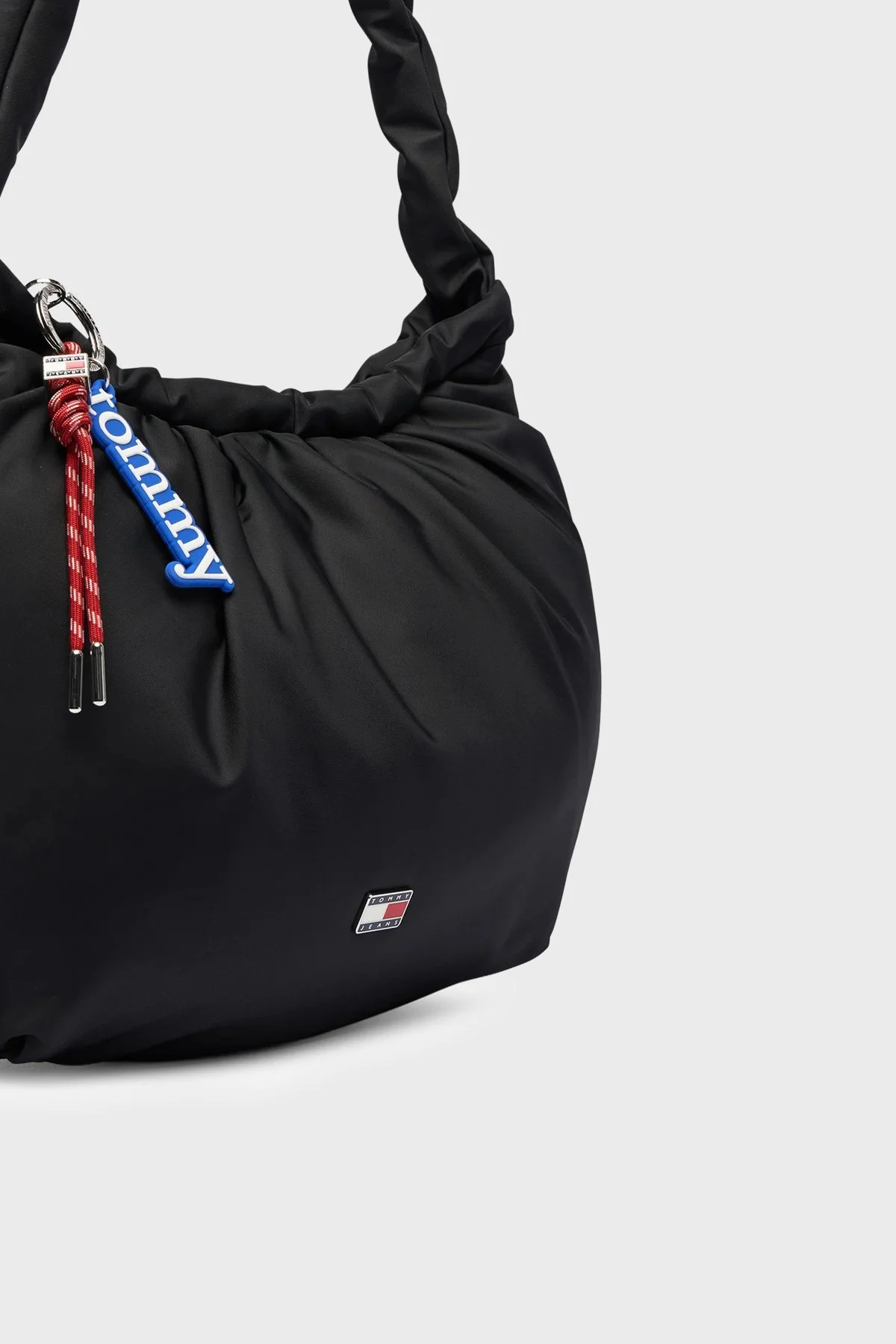 Tommy Jeans Charmlı Omuz Askılı Kadın Çanta AW0AW18783 BDS Siyah - 4
