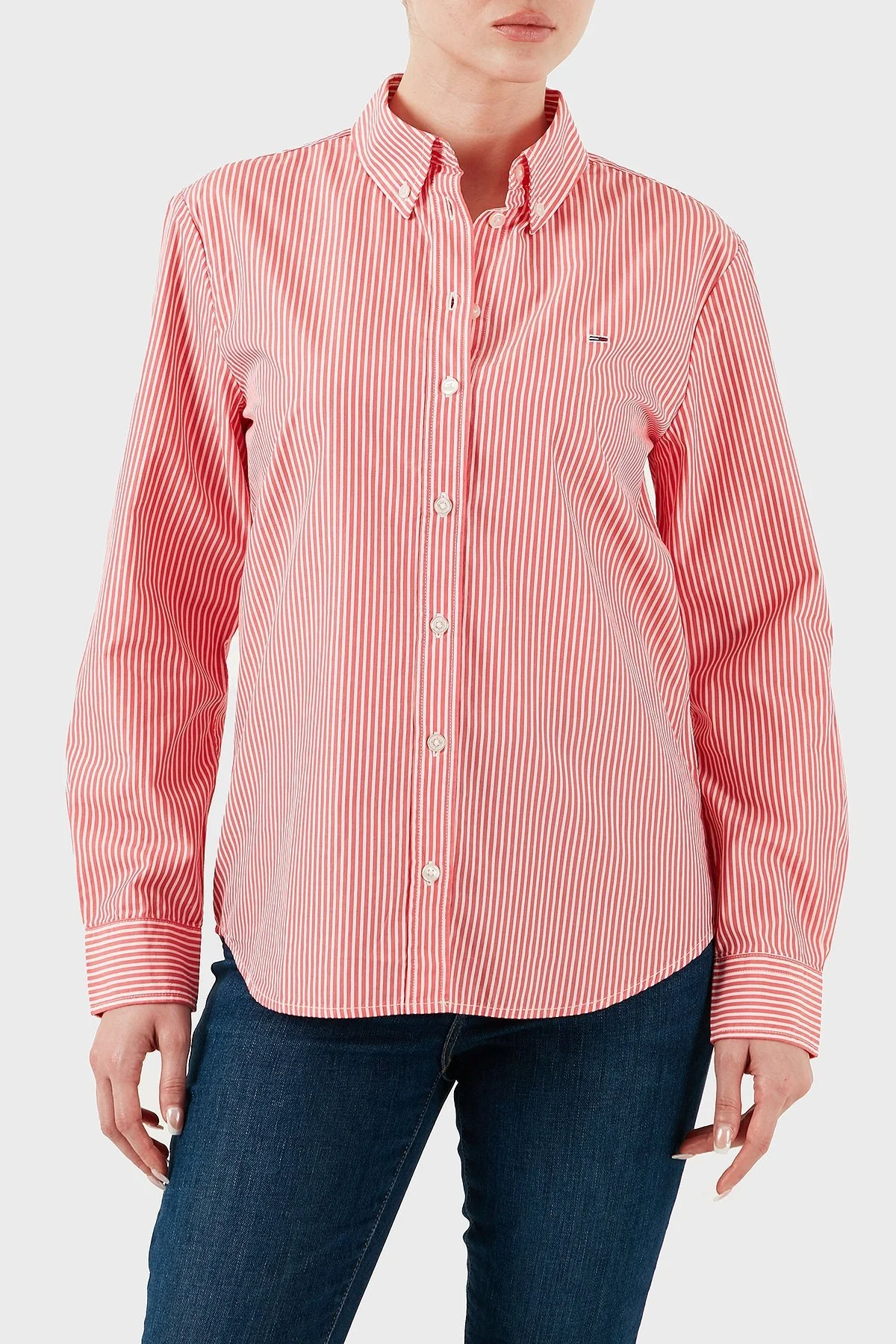 Tommy Jeans Çizgili % 100 Pamuk Regular Fit Düğmeli Yaka Bayan Gömlek DW0DW20290 0D4 PEMBE - 9