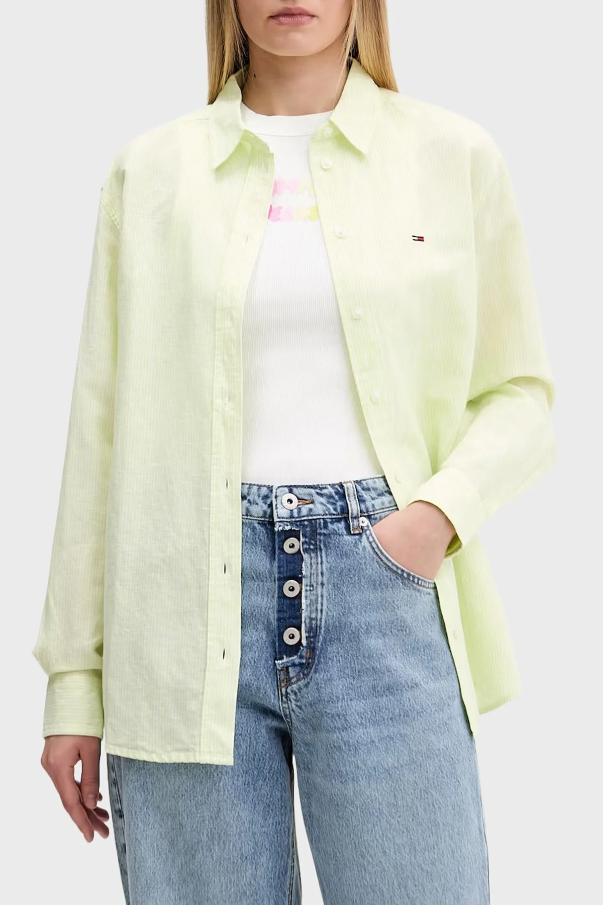 Tommy Jeans Çizgili Keten ve Pamuk Karışımlı Klasik Yaka Uzun Kollu Kadın Gömlek DW0DW22209 0CG YEŞİL - 1