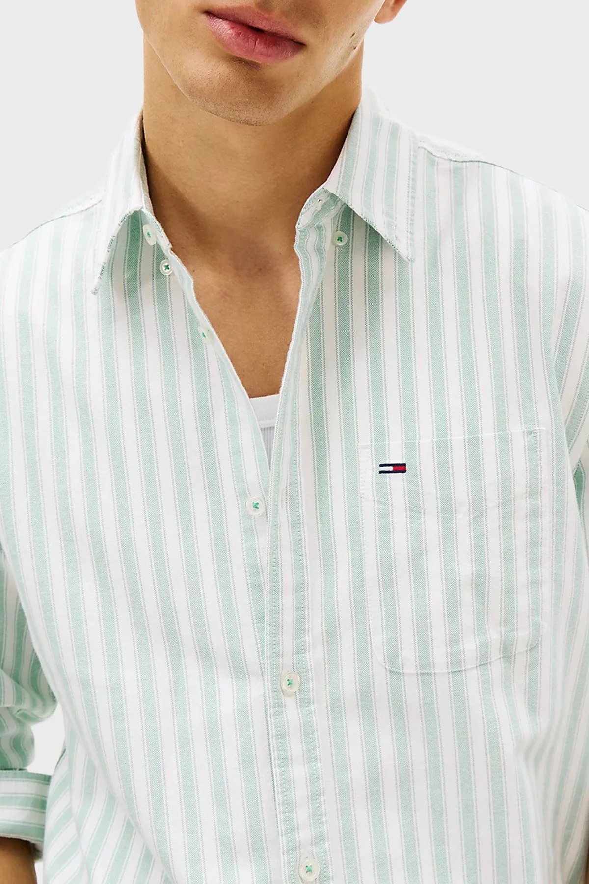 Tommy Jeans Çizgili Pamuklu Regular Fit Uzun Kollu Erkek Gömlek DM0DM22790 L5Y YEŞİL - 4